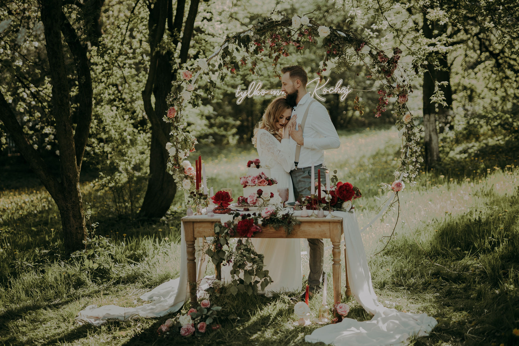 Sesja stylizowana w Wiśniowym Sadzie. Karkowskafoto - fotografia miłości
