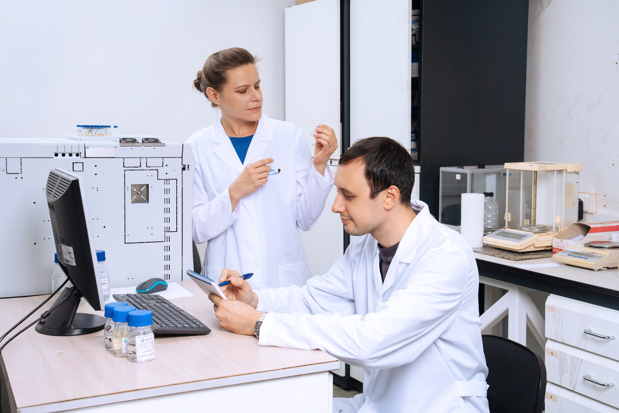 Фотосъёмка для химической лаборатории в Москве| Портреты сотрудников и процессы. Портретный фотограф в Москве — личные и бизнес-задачи | Денис Карелов