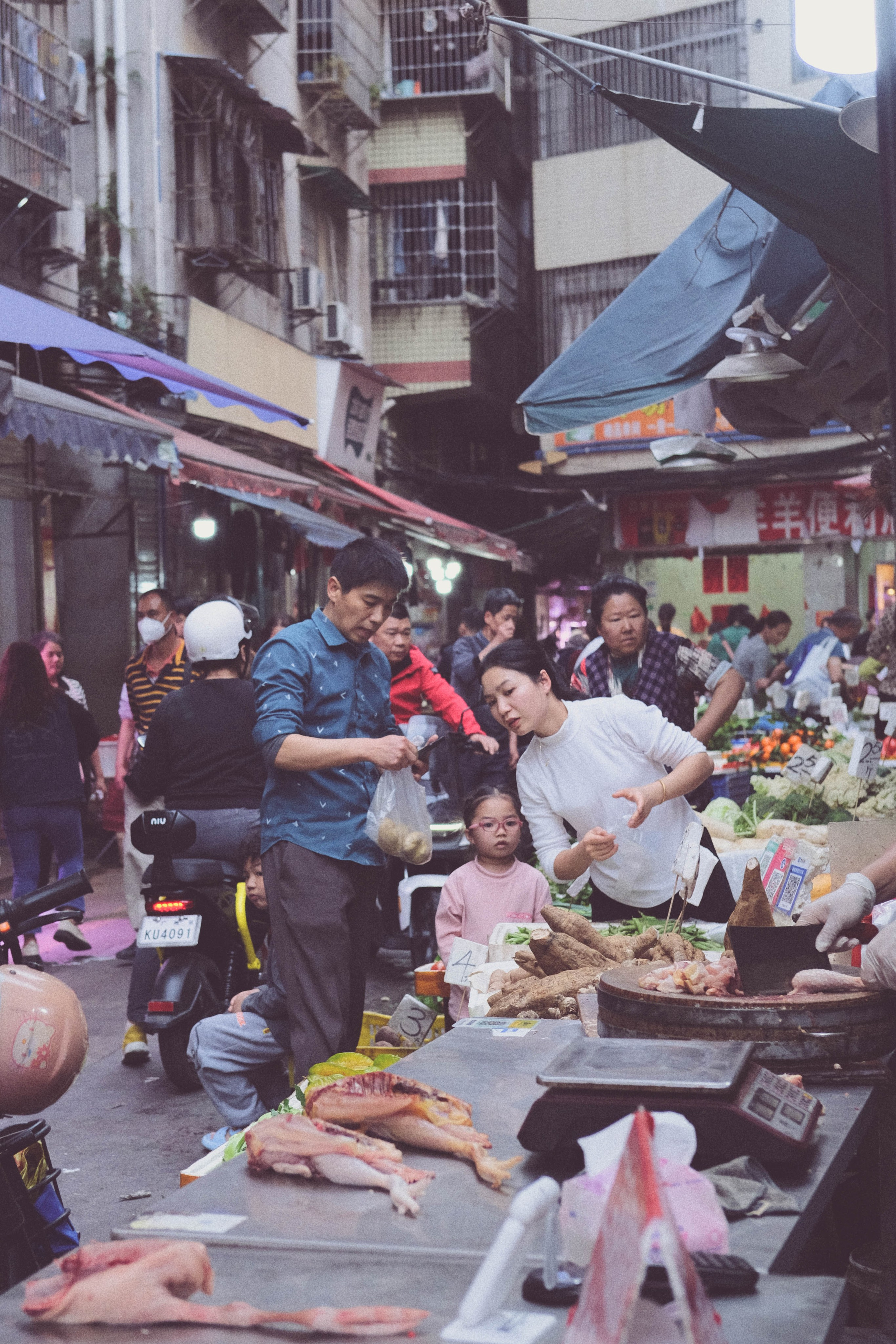 Guangzhou Street Market| Candid Street Photography by Yukophotography | 街头摄影师广州