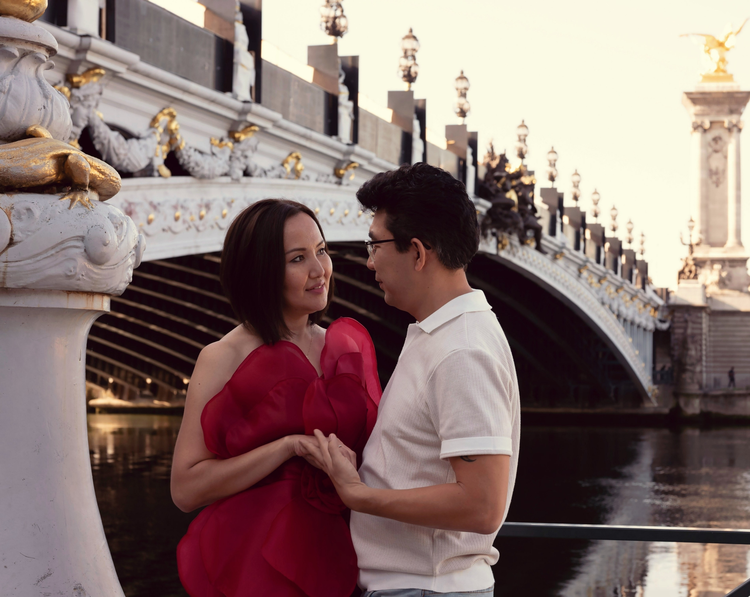 Street photoshoot in Paris. Alina Tagzieva- a photograper in Paris