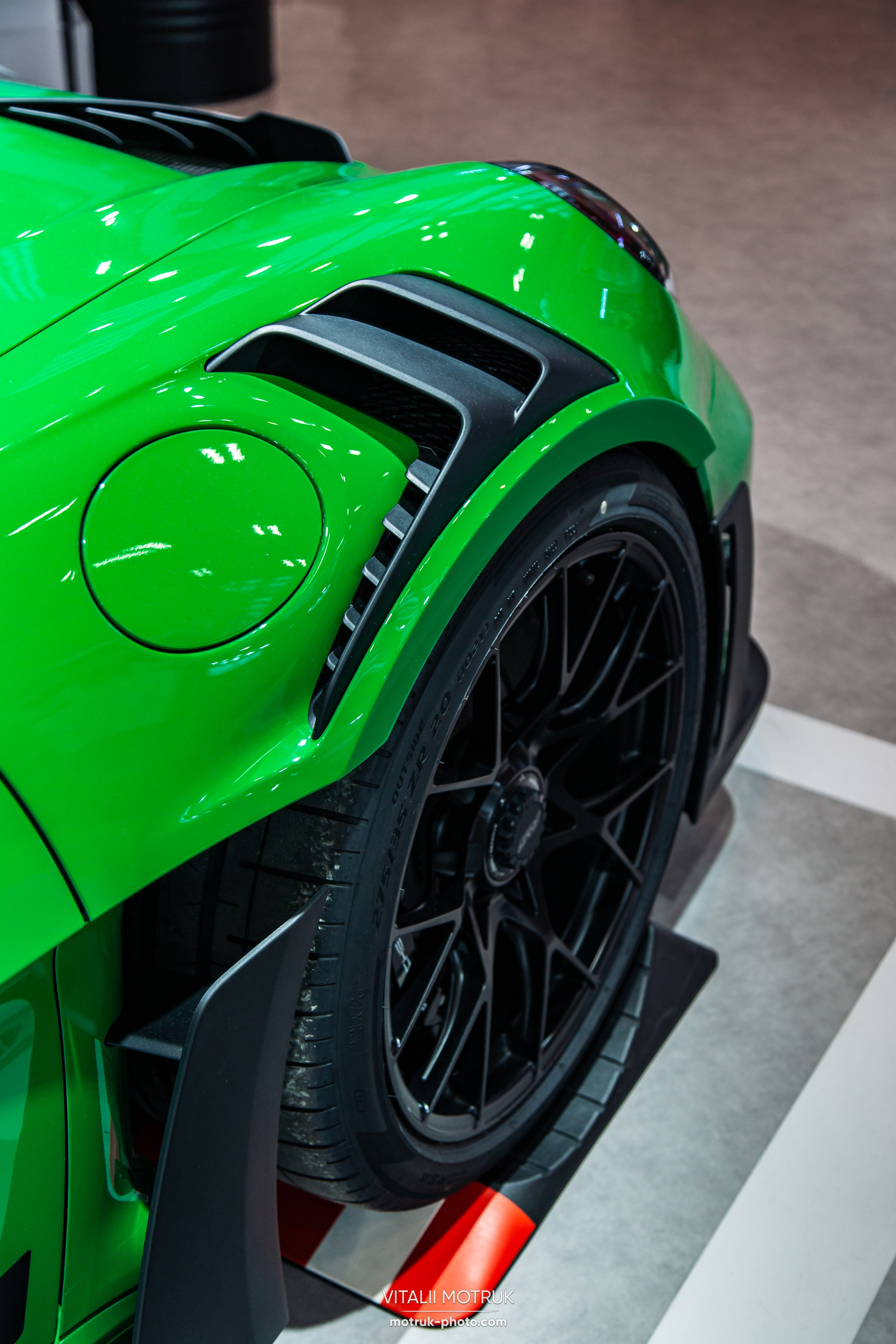 Retromobile 2023. Photographe de voitures à Paris — Vitalii Motruk