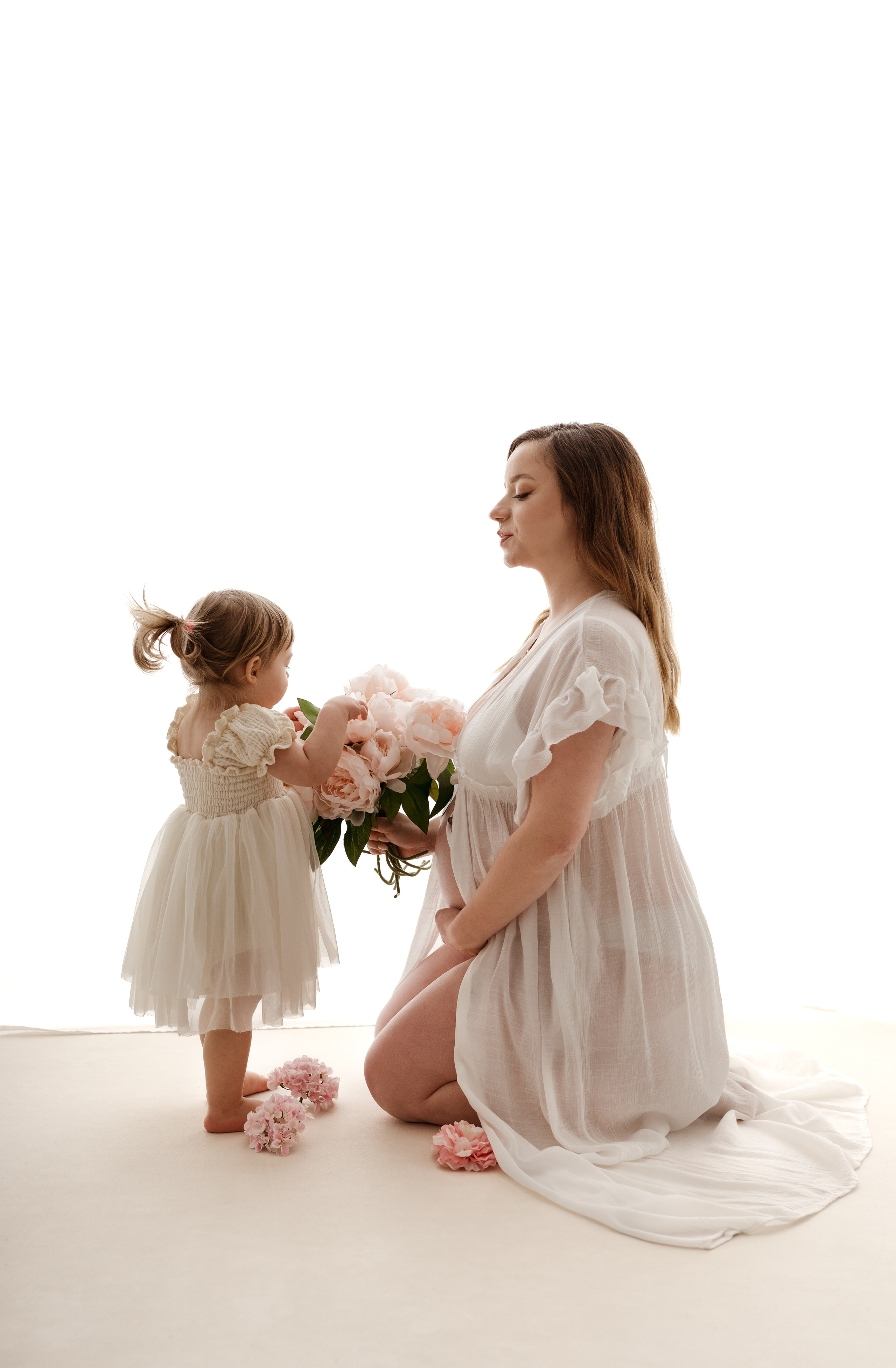 Naturalna, wyjątkowa, delikatna sesja ciążowa w Łodzi. Fotograf Łódź - sesja ciążowa, noworodkowa, dziecięca. Studio w Łodzi