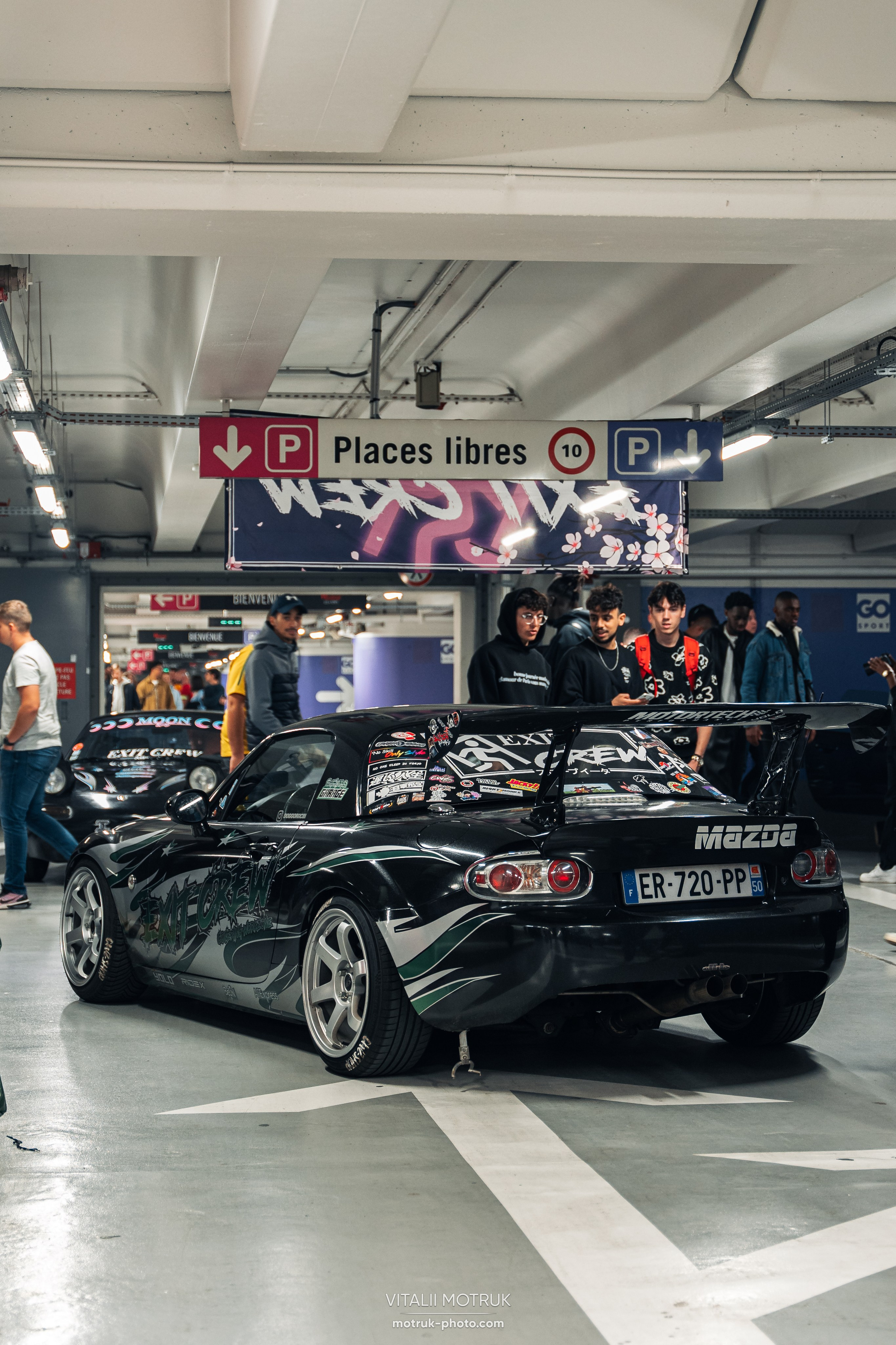 Chika Japan 7. Photographer in Paris — Vitalii Motruk