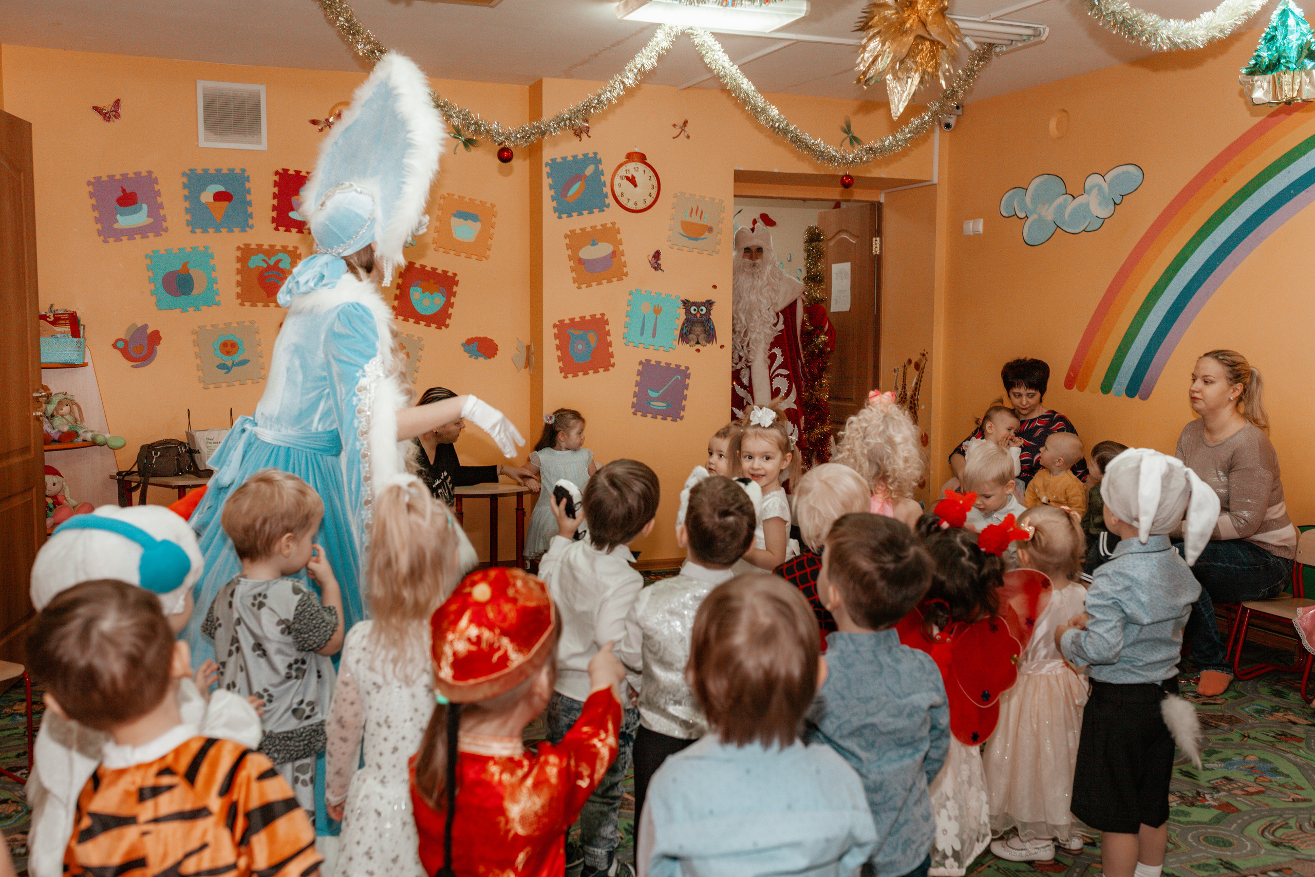 Santa Claus in kindergarten. Photographer in England Ekaterina Romanova