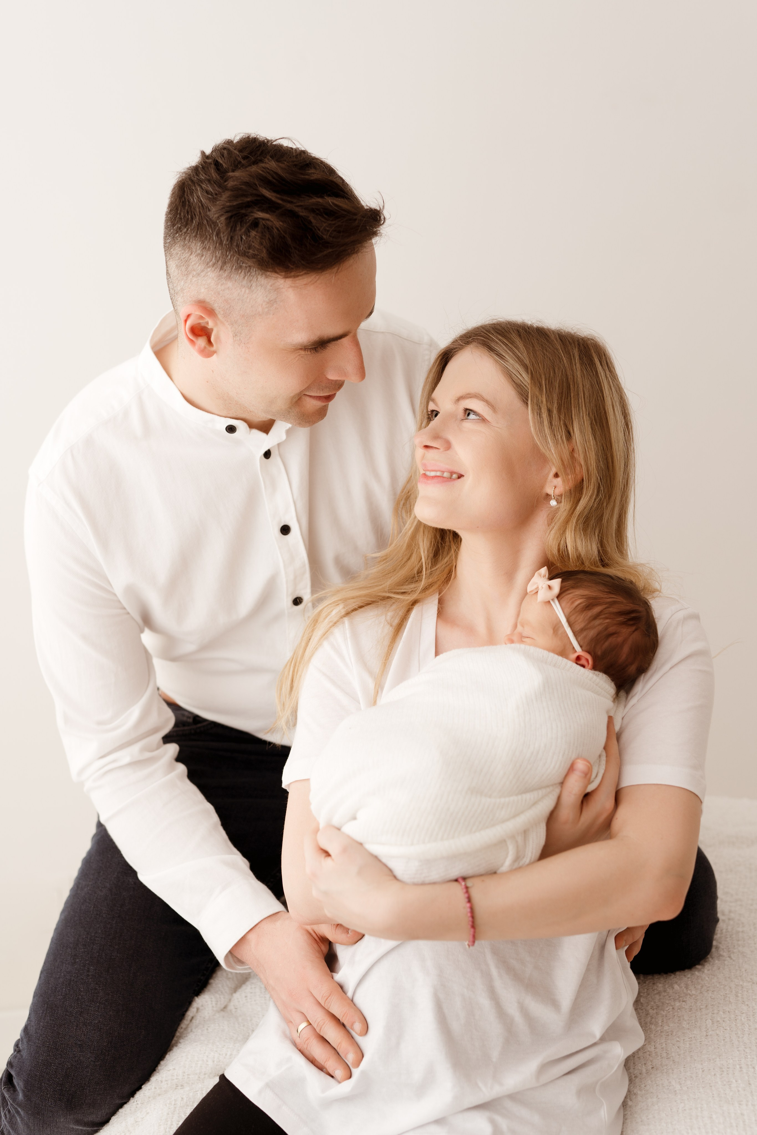 Sesja noworodkowa malutkiej Antosi. Fotograf Łódź - sesja ciążowa, noworodkowa, dziecięca. Studio w Łodzi