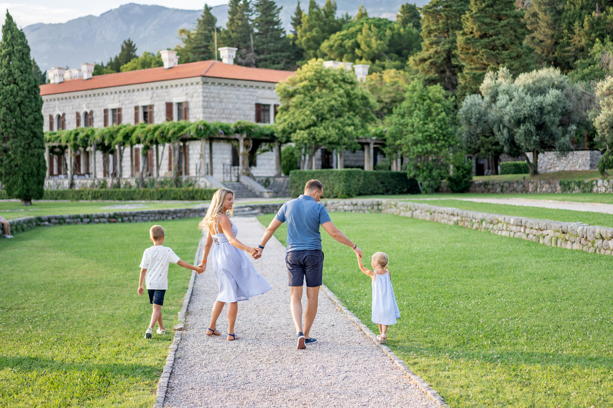 Fotoshoot i Miločer-parken ved Sveti Stefan, Montenegro