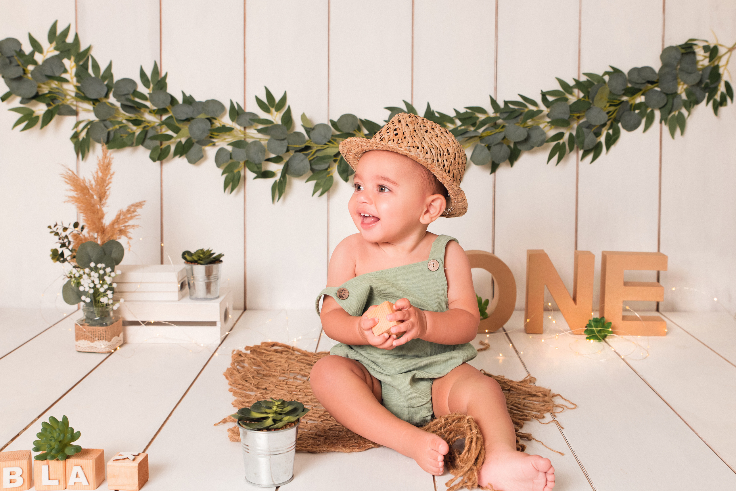 Smash Cake / ONE Year. Family and Children Photographer /Φωτογράφος