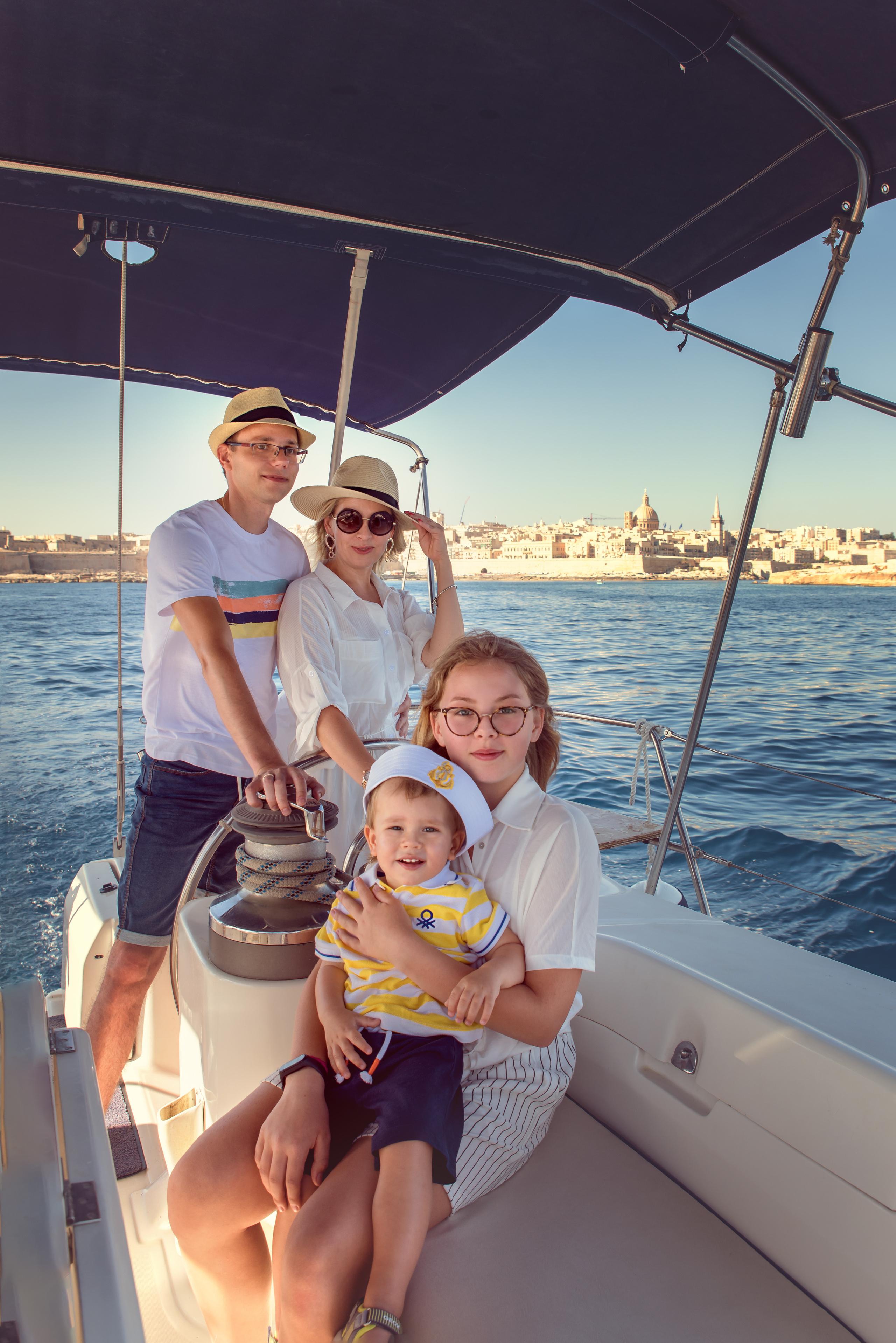 Strolling photoshoot/ Love story. Family and Children Photographer /Φωτογράφος