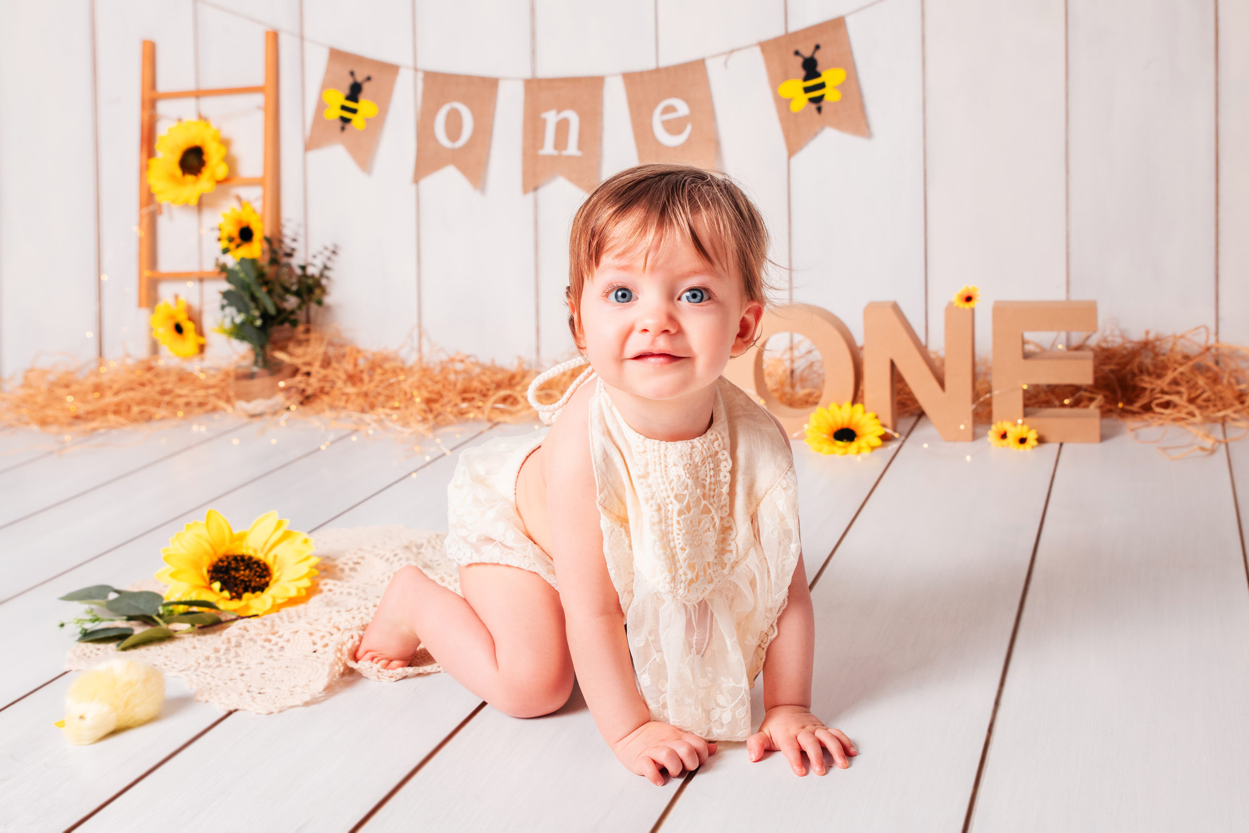 Smash Cake / ONE Year. Family and Children Photographer /Φωτογράφος