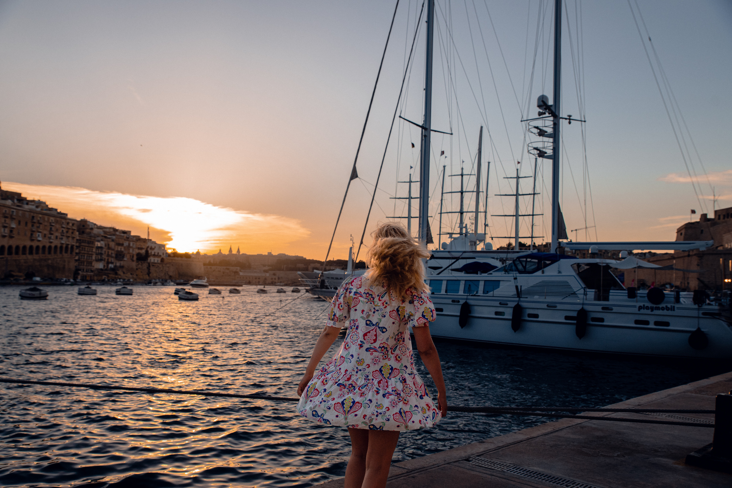 Strolling photoshoot/ Love story. Family and Children Photographer /Φωτογράφος