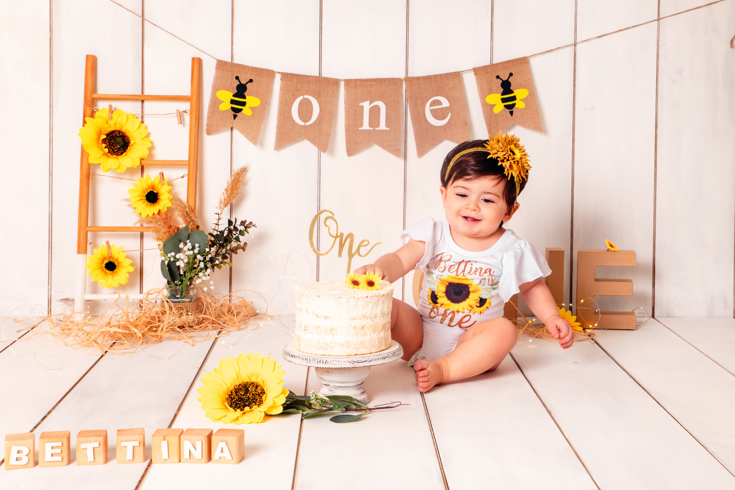 Smash Cake / ONE Year. Family and Children Photographer /Φωτογράφος