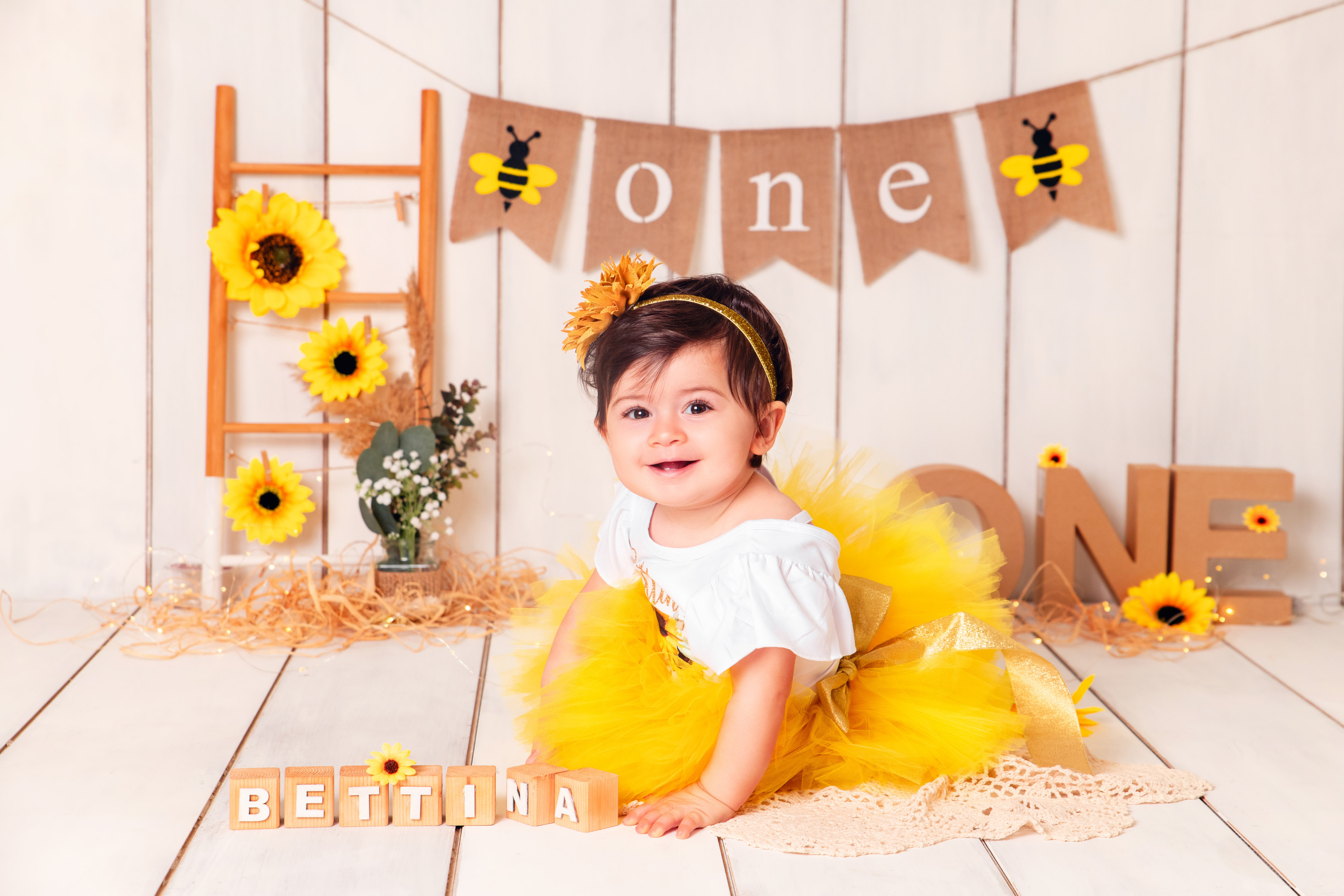 Smash Cake / ONE Year. Family and Children Photographer /Φωτογράφος