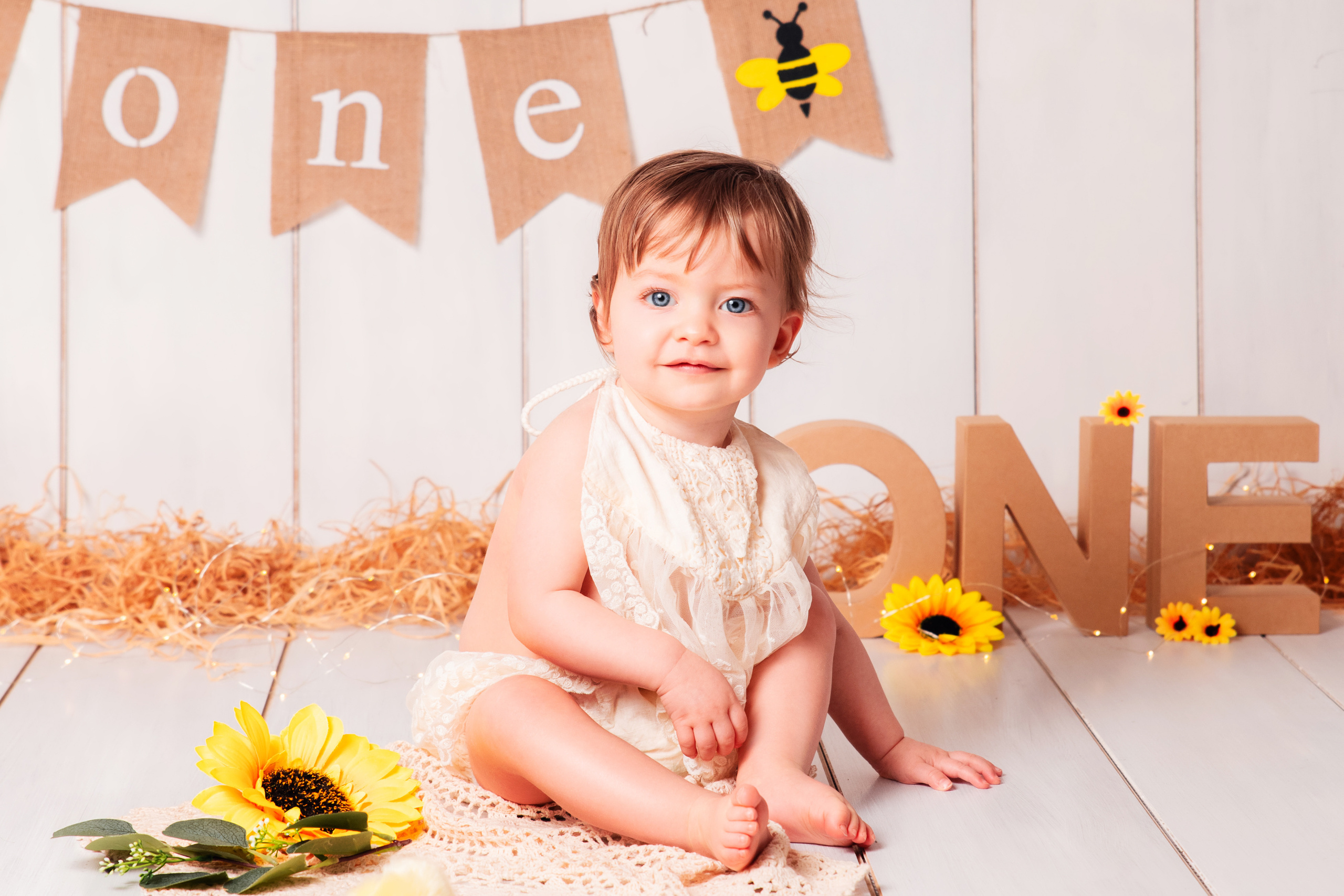 Smash Cake / ONE Year. Family and Children Photographer /Φωτογράφος