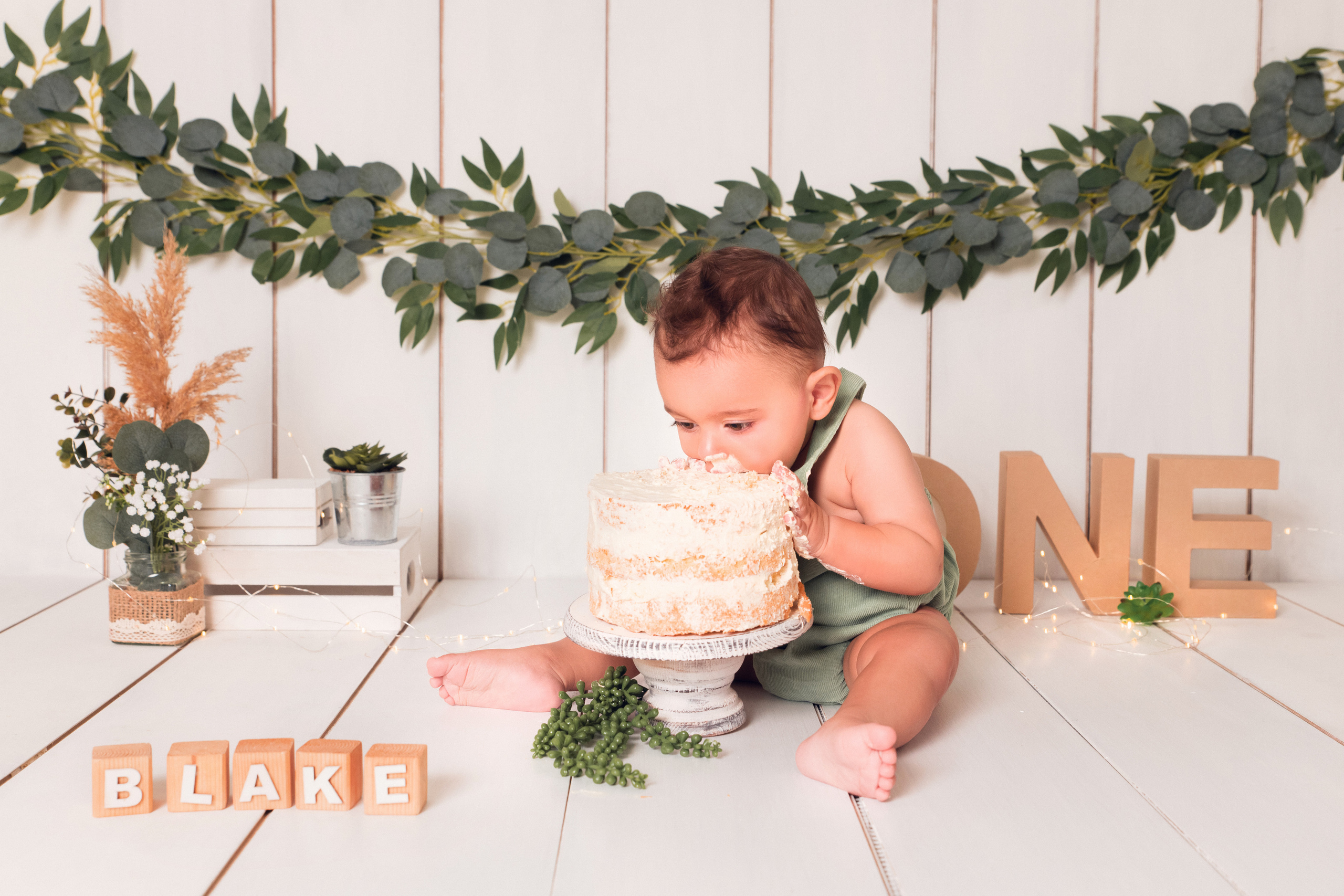 Smash Cake / ONE Year. Family and Children Photographer /Φωτογράφος