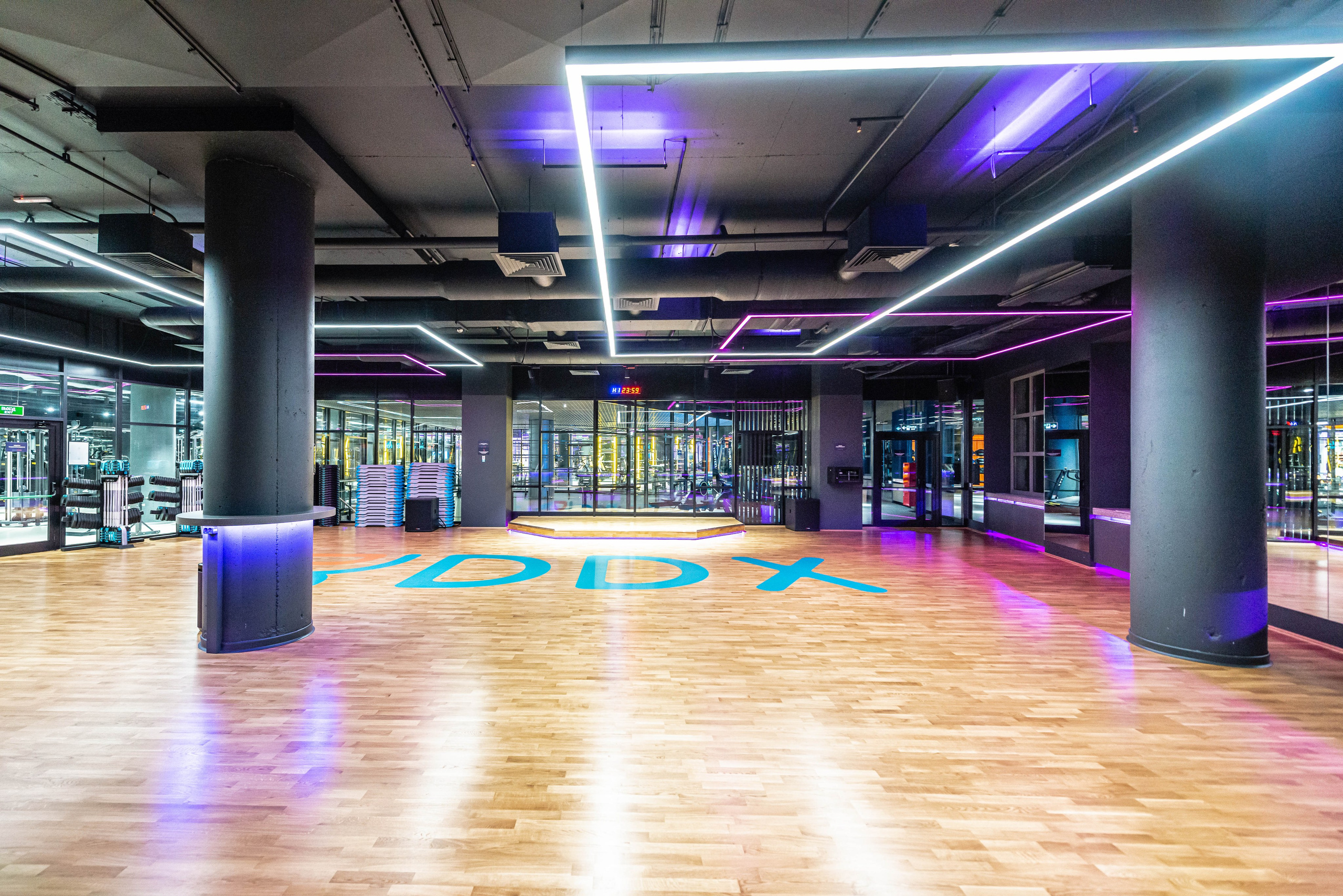 Фитнес-клуб DDX Fitness в Б. Овчинниковском переулок. ФОТОГРАФ МЕКСИКА КИНТАНА-РОО