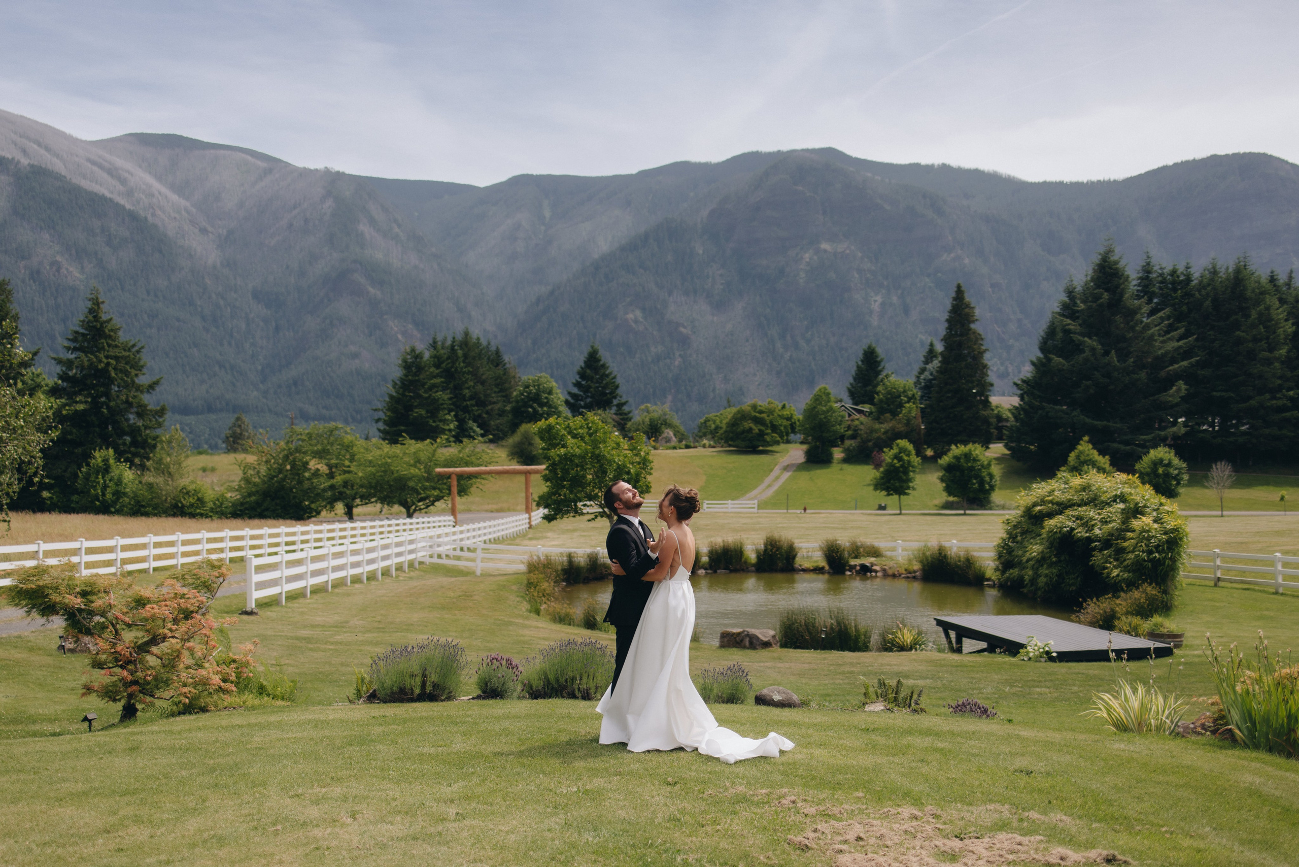 Wedding Shelby & Riley | Columbia River Gorge, WA | Georgy Shishkin Photography Photography. Portland Wedding Photographer | Authentic PNW Love Stories