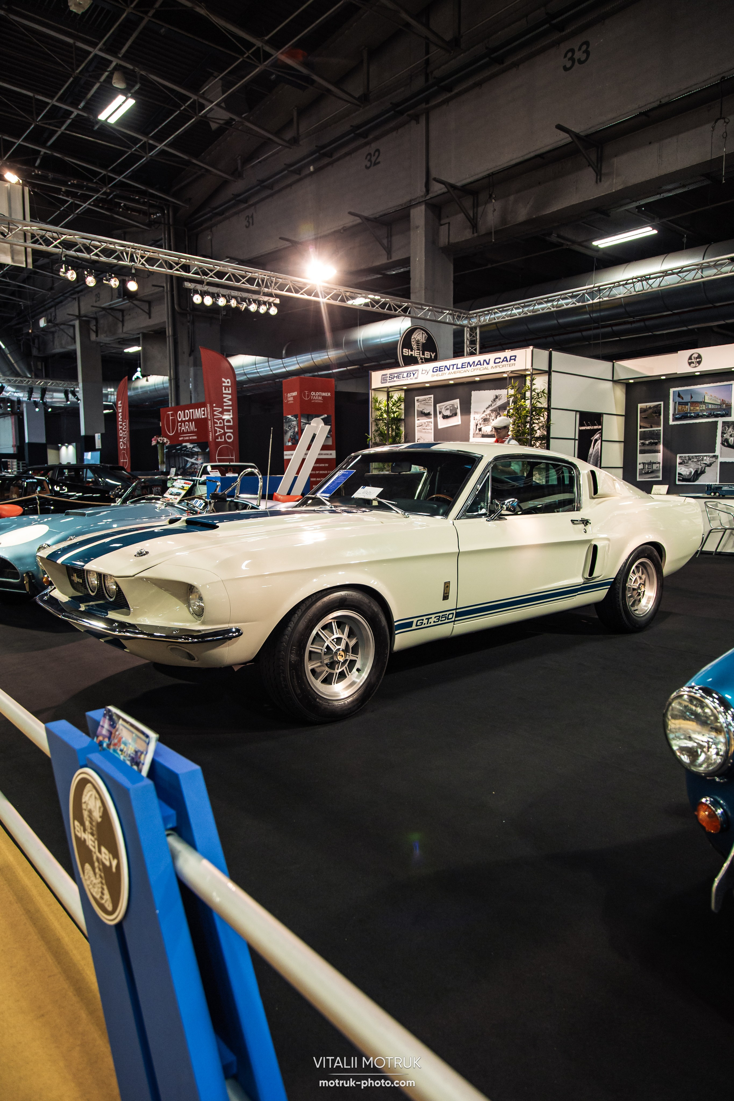 Retromobile 2023. Photographe de voitures à Paris — Vitalii Motruk