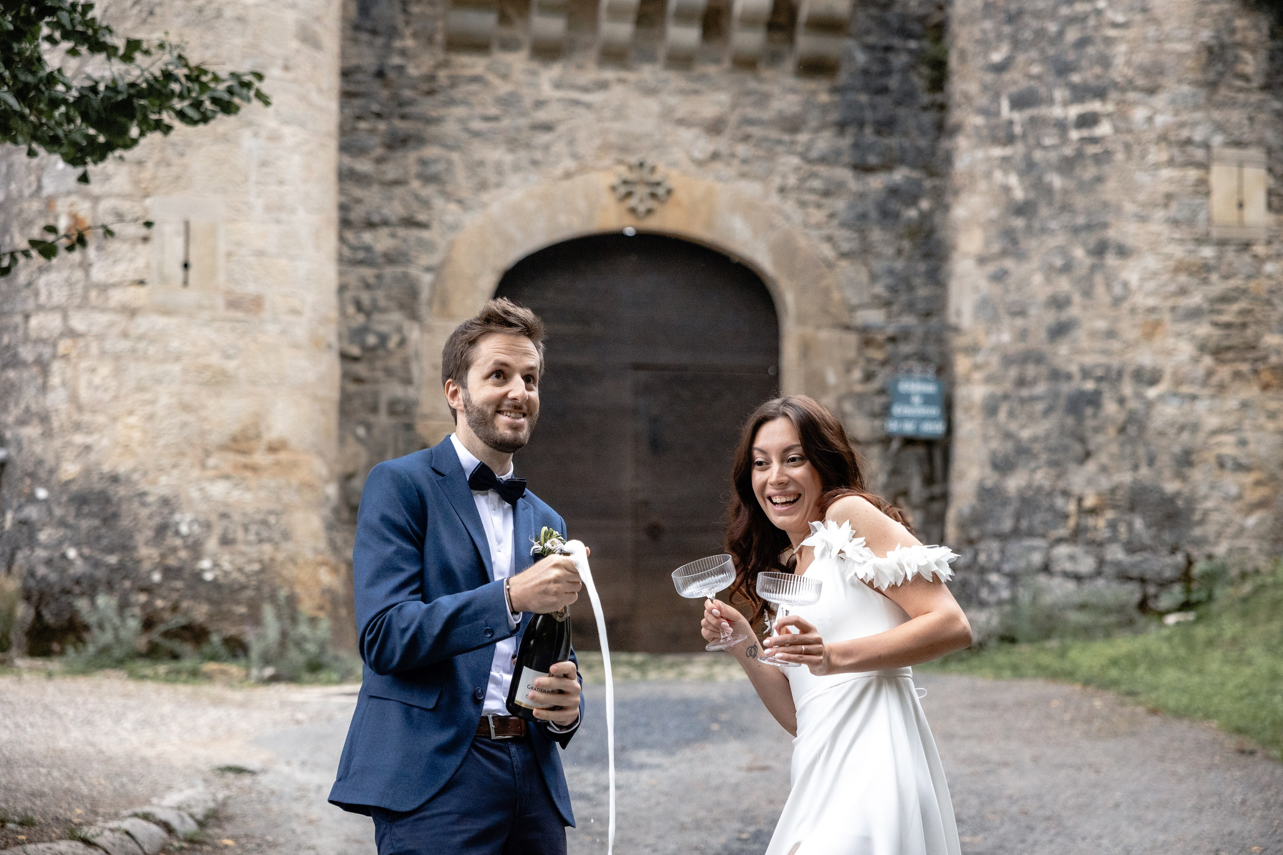 French Chateau Wedding. Elopement at Château de Cénevières. Eugénie Smirnova — your photographer in Toulouse and southwest France