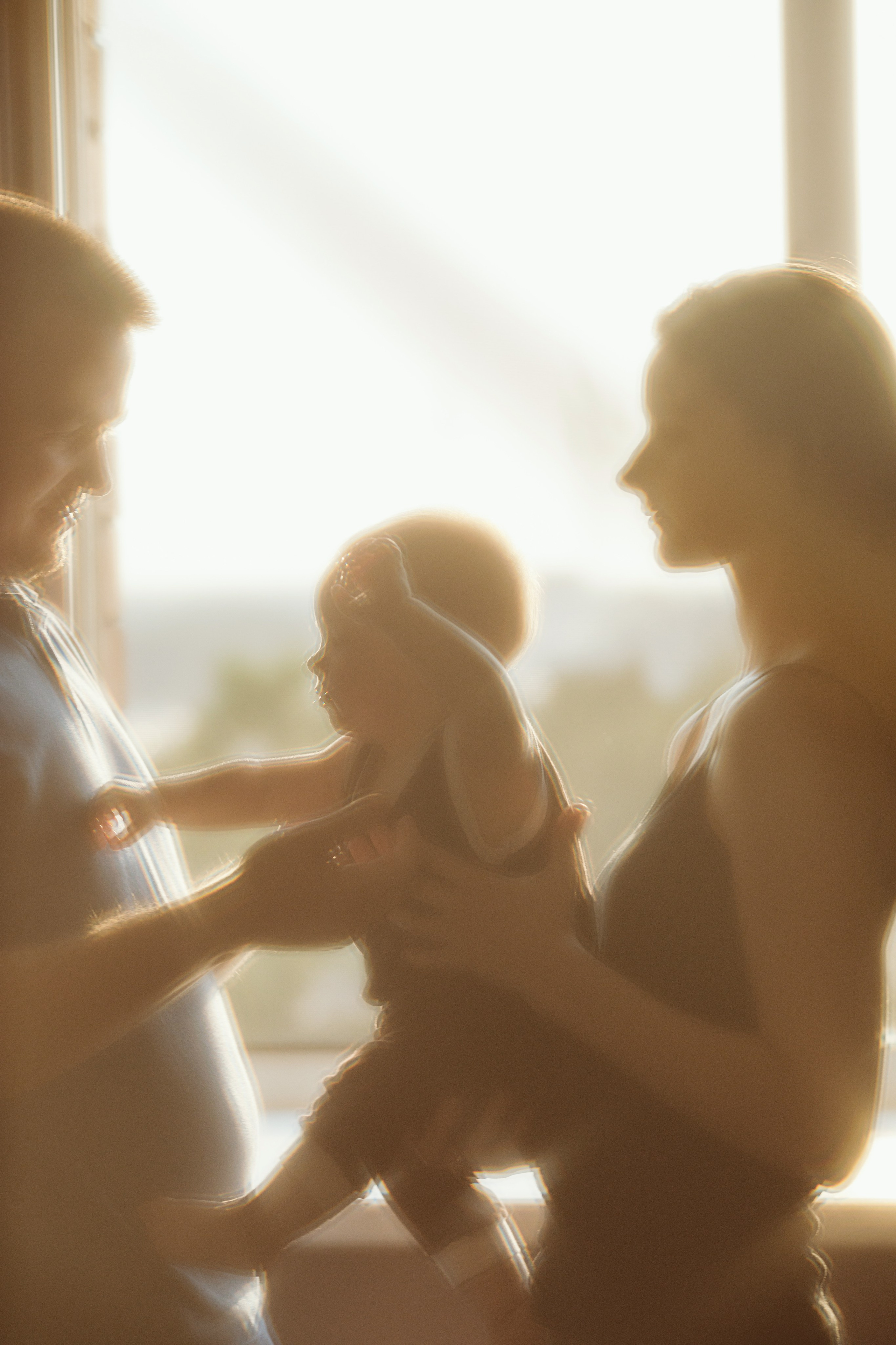 Adorable baby portraits capturing curiosity and first smiles in a natural home setting. Alisa Tant — Family and newborn photographer Bucks County, Montgomery county, Philadelphia, NJ