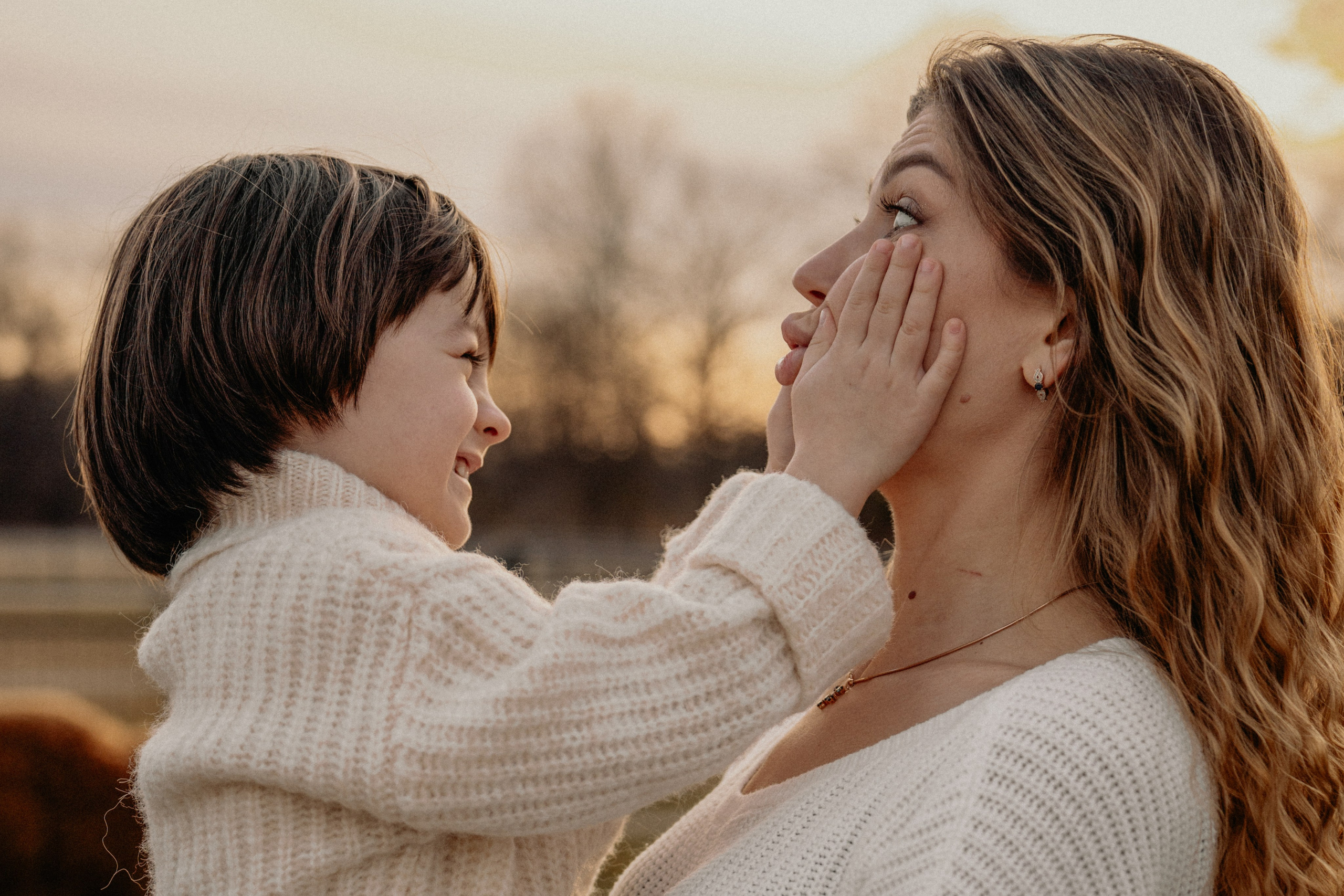 Unique Family Photography at an Alpaca Farm – Fun & Playful. Alisa Tant — Family and newborn photographer Bucks County, Montgomery county, Philadelphia, NJ