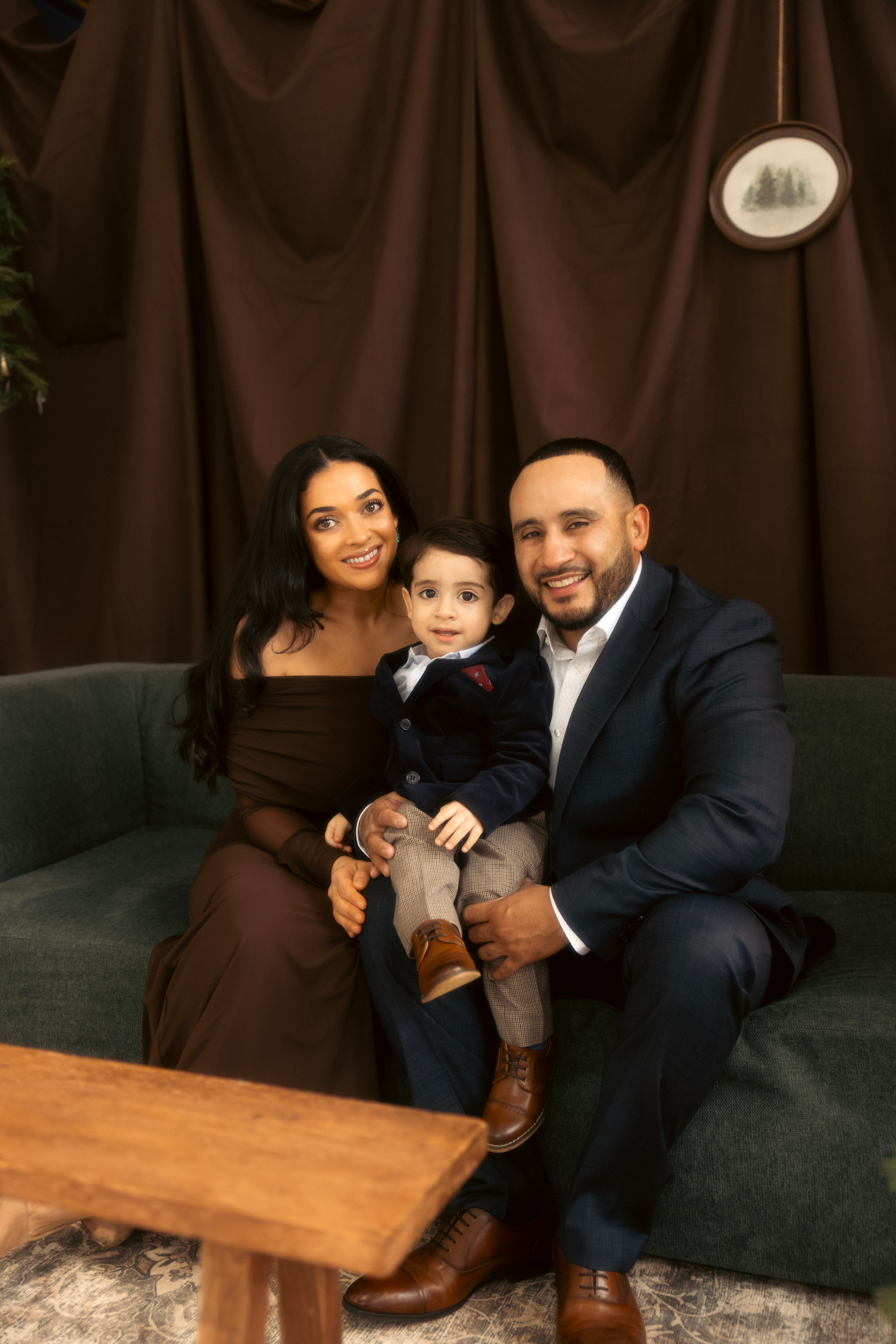 Cozy lifestyle Christmas session in downtown Chicago studio