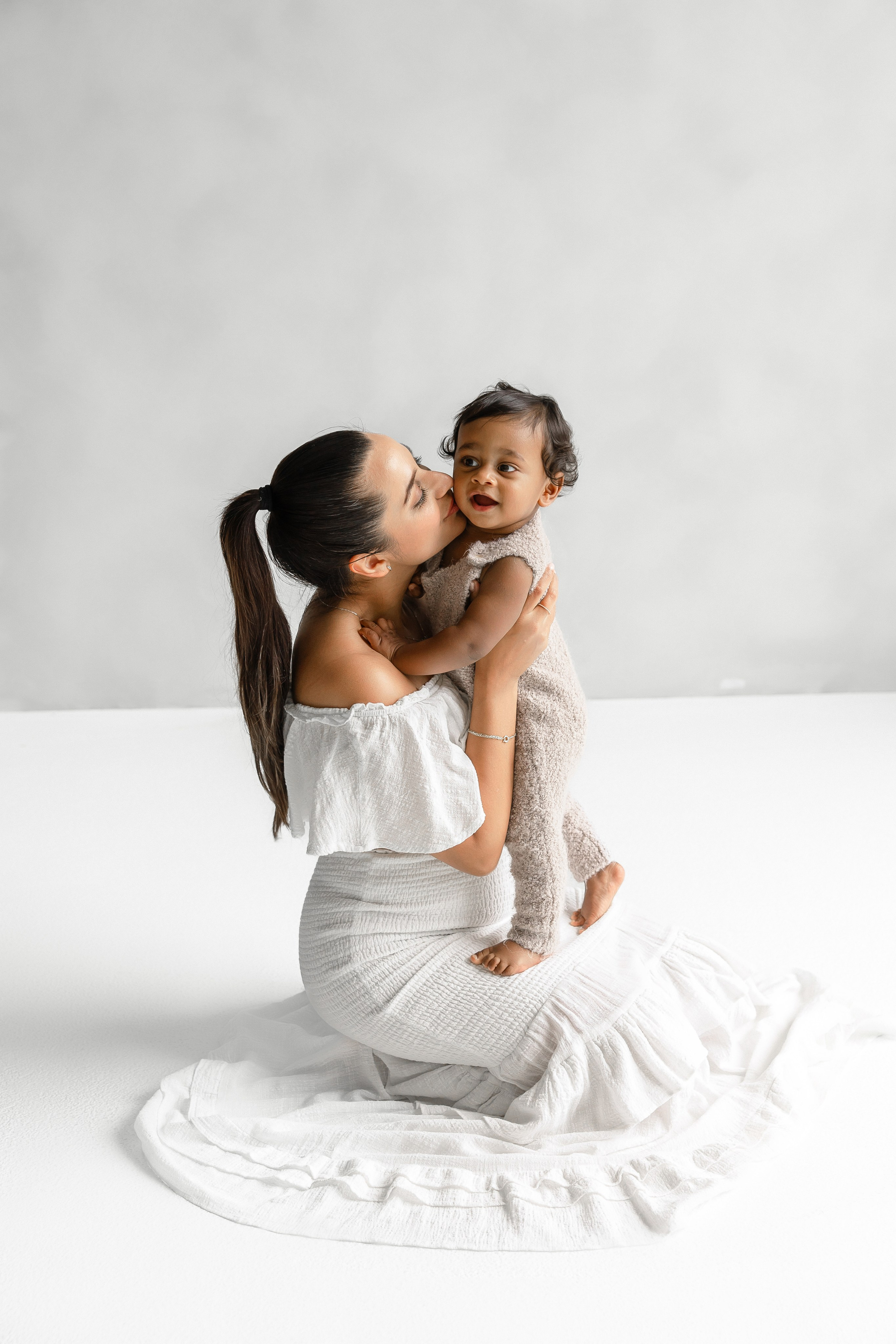Baby Cake Smash Photographer in Toronto. Iana Banana | Toronto Maternity, Newborn & Family Photographer