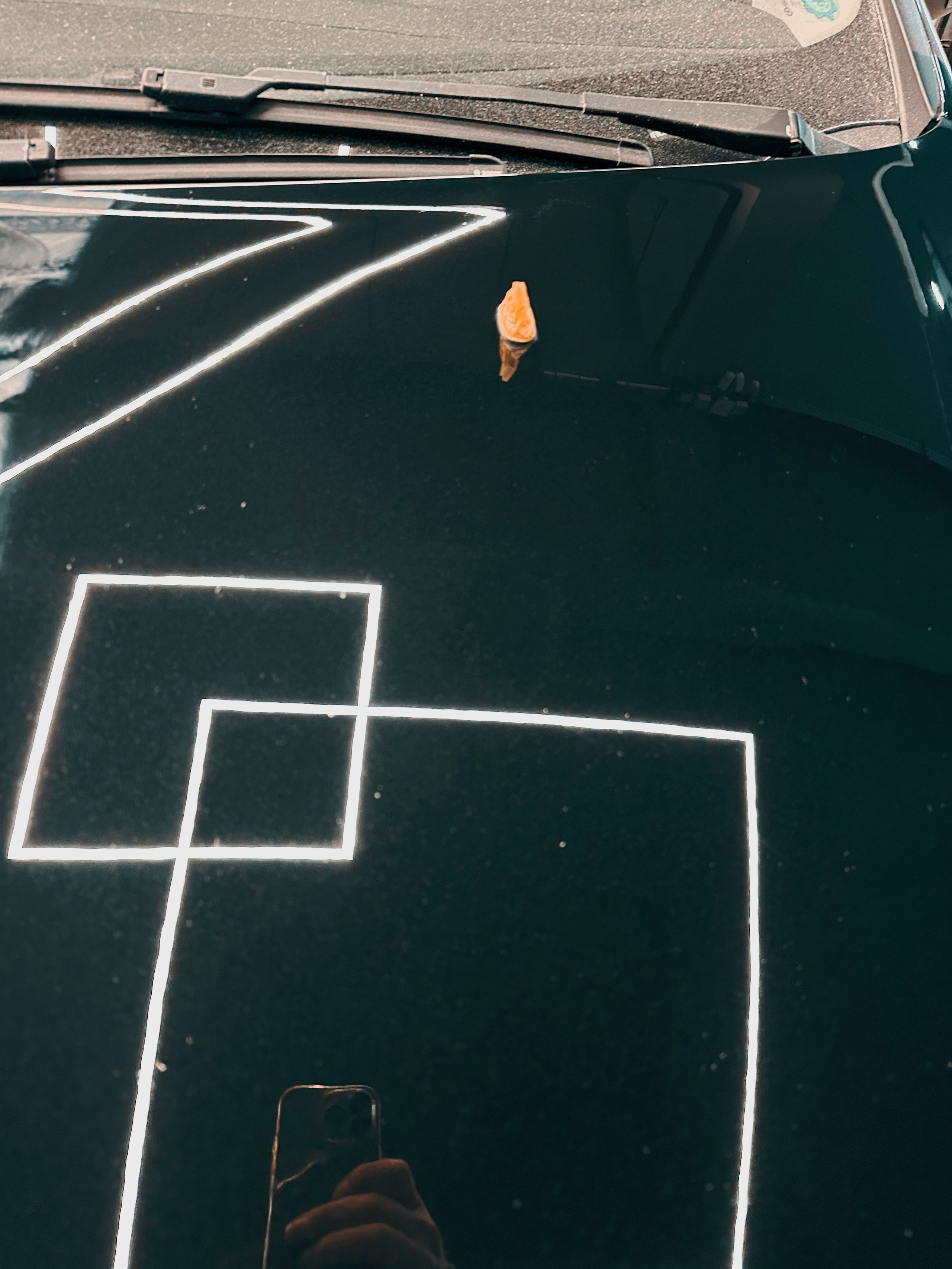 Капот после полировки, видимых царапин практически не осталось