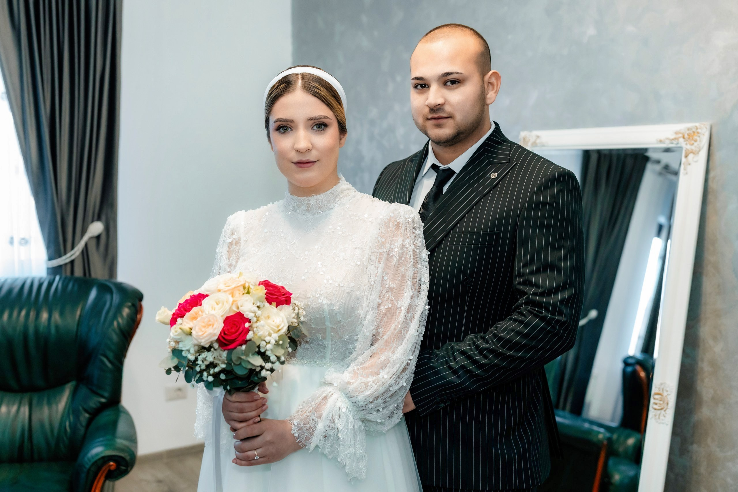 Fotograf nuntă Târgu Neamț – Samuel și Roxana, fotografie autentică realizată de AlinoFotoStudio 2. Fotograf nuntă Iași, Bacău, Suceava și Botoșani – Alin Chirilă surprinzând momente reale de nuntă 3. Fotografie de nuntă cu emoție și credință – AlinoFotoStudio, fotograf povestitor 4. Fotograf profesionist nuntă în Moldova – cadre naturale și pline de emoție 5. Alin Chirilă fotograf nuntă – poveste reală surprinsă prin fotografie 6. Fotograf nuntă cu stil documentar – momente autentice din ziua nunții Pregătiri mireasă acasă – fotografie naturală realizată de Alin Chirilă fotograf nuntă 8. Detalii din ziua nunții – fotograf nuntă Iași și Botoșani, AlinoFotoStudio 9. Emoții din dimineața nunții – fotograf profesionist Moldova 10. Cadre autentice din pregătiri – fotograf nuntă Suceava și Bacău Ceremonie religioasă nuntă – moment emoționant surprins de fotograf Alin Chirilă 12. Nuntă cu valori creștine – fotografie din biserică realizată cu discreție 13. Rugăciune și emoție în ziua nunții – fotograf nuntă Târgu Neamț 14. Legământ în fața lui Dumnezeu – fotografie de nuntă autentică 15. Fotograf nuntă biserică – momente sincere și pline de semnificație Petrecere de nuntă – cadre naturale realizate de AlinoFotoStudio 17. Bucurie și dans la nuntă – fotograf nuntă Iași și împrejurimi 18. Momente autentice de la restaurant – fotograf nuntă Bacău Suceava 19. Atmosferă de nuntă surprinsă discret – Alin Chirilă fotograf -AlinoFotoStudio – fotograf nuntă cu abordare naturală și emoțională 21. Alin Chirilă fotograf – povestitor prin fotografie de nuntă 22. Fotograf nuntă în Moldova – stil documentar și autentic 23. Fotografie de nuntă sinceră și elegantă – AlinoFotoStudio- Fotograf nuntă Iași Bacău Suceava Botoșani – Alin Chirilă AlinoFotoStudio 26. Fotograf nuntă Târgu Neamț și Moldova – fotografie profesională de eveniment 27. Fotograf nuntă cu valori creștine și stil documentar – AlinoFotoStudio - Alin Chirilă – AlinoFotoStudio Fotograf nuntă Iași • Bacău • Suceava • Botoșani - Samuel & Roxana, Târgu Neamț -Momente reale, trăite sincer și păstrate pentru totdeauna.