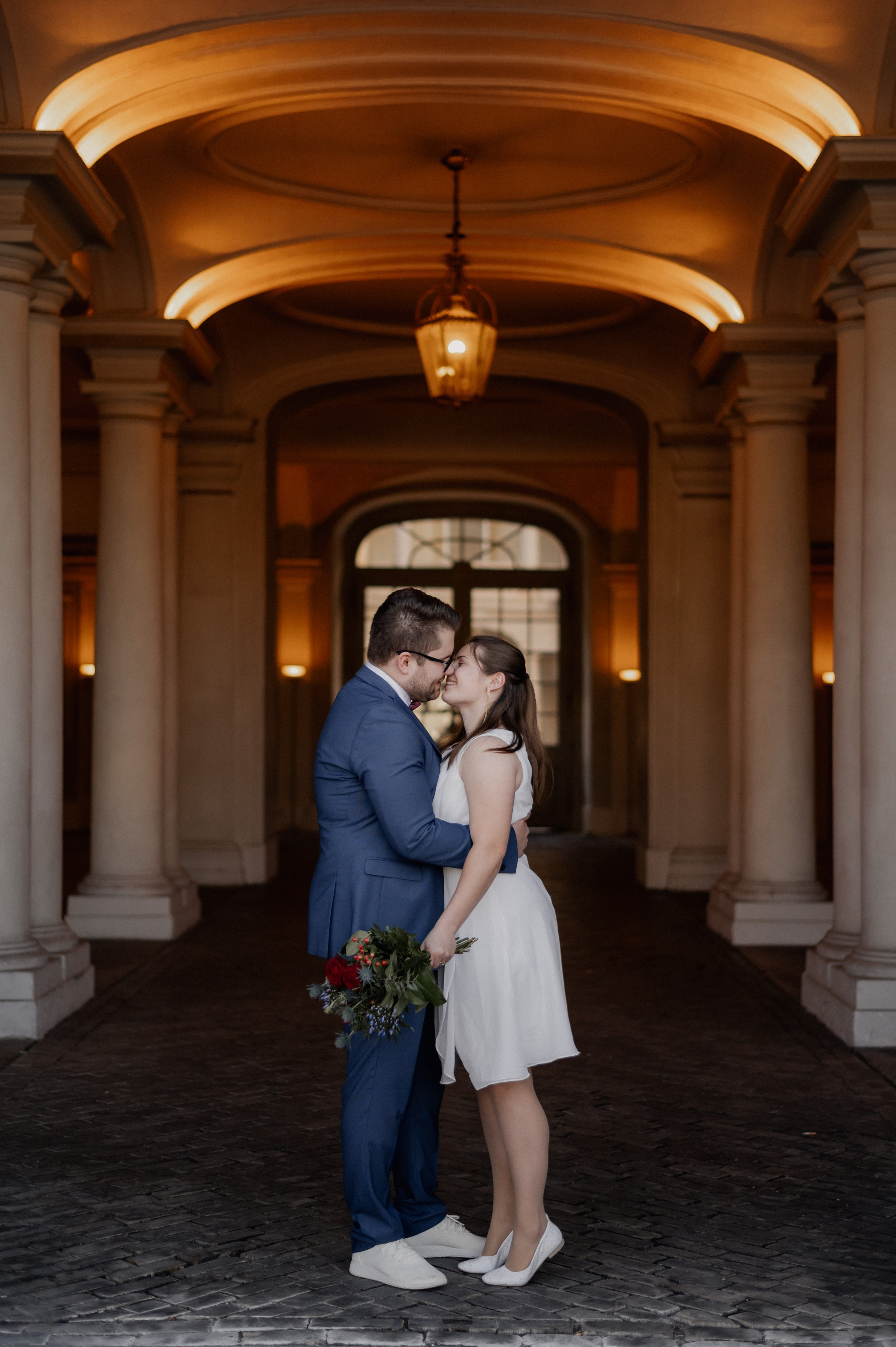 After-Wedding-Shooting im Hofgarten Ansbach – Brautpaar zwischen barocken Wegen und alten Bäumen