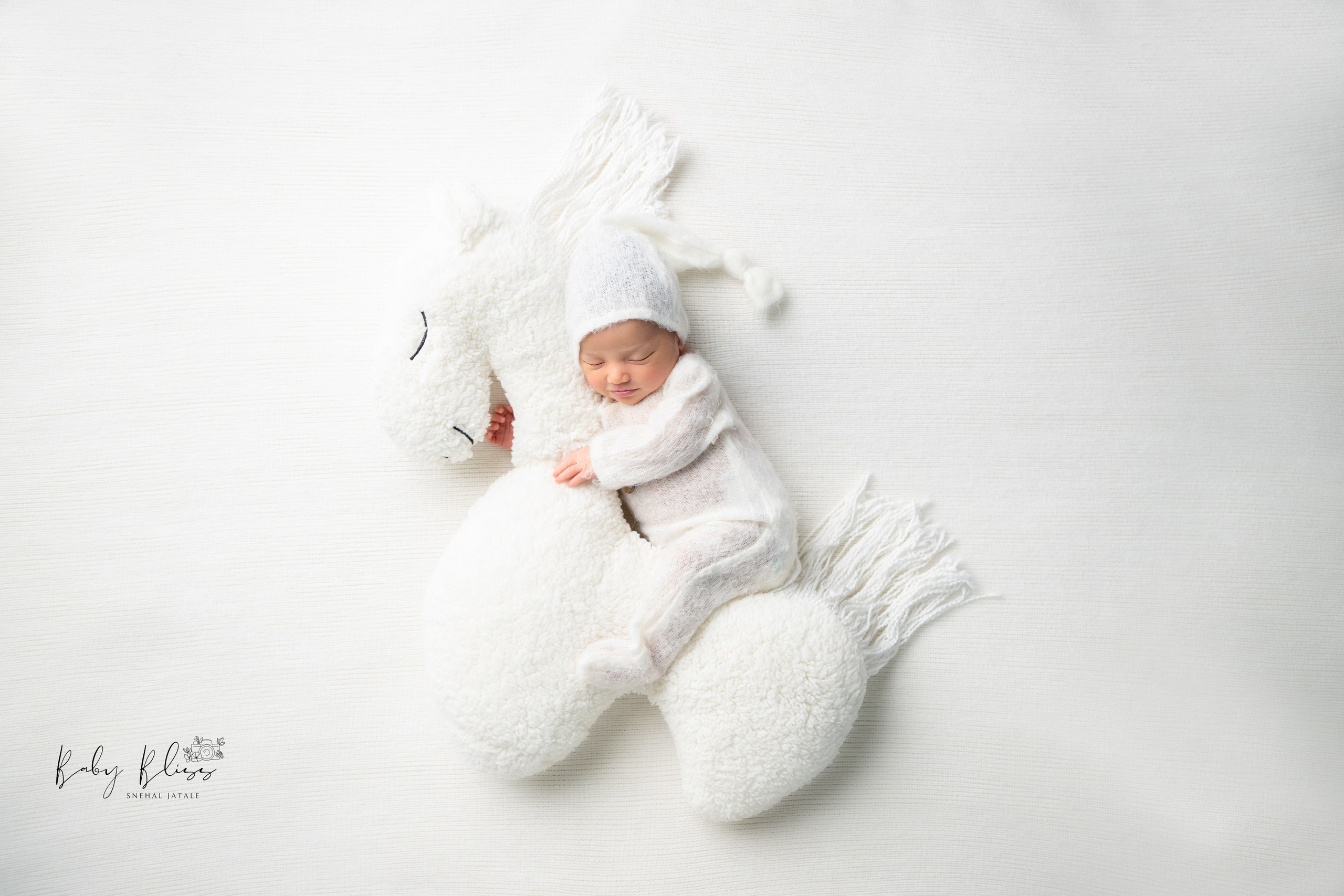 Best newborn photographer in Doha, Qatar. Best infant photoshoot in Doha, Qatar. Newborn photo session in Doha Qatar, baby, sitter, cake smash, pre-birthday, maternity, family photographer in Doha, Qatar