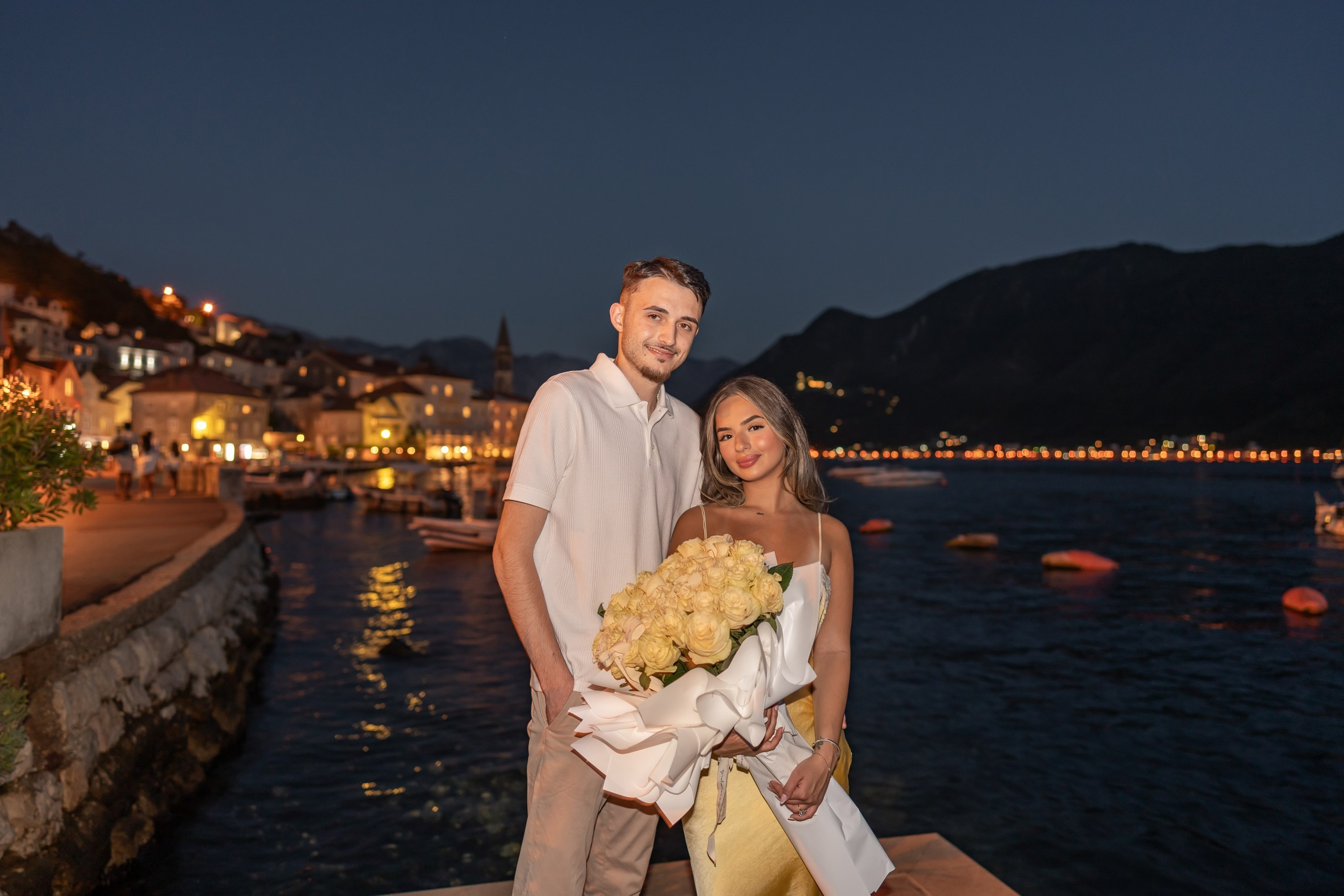 Etter solnedgang: Et sent kveldsfrieri på båt i Perast, Montenegro