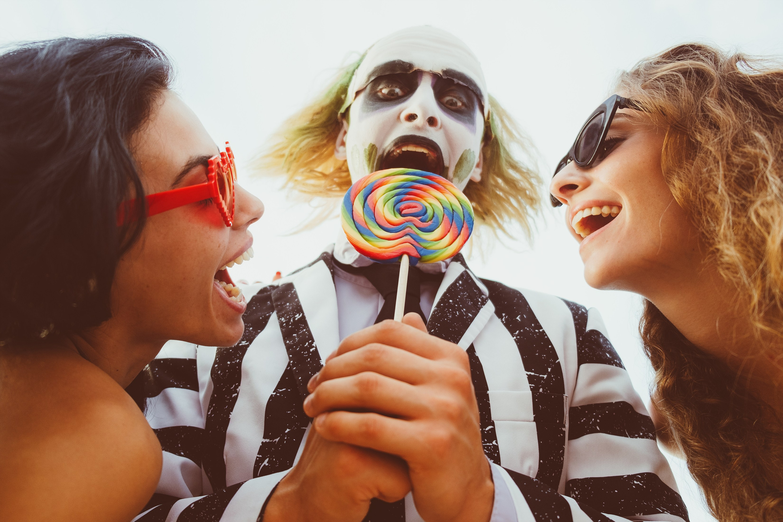 Beetlejuice на море: Экспериментальная фотосессия с цирковыми артистами — Фотограф Андрей Луковников