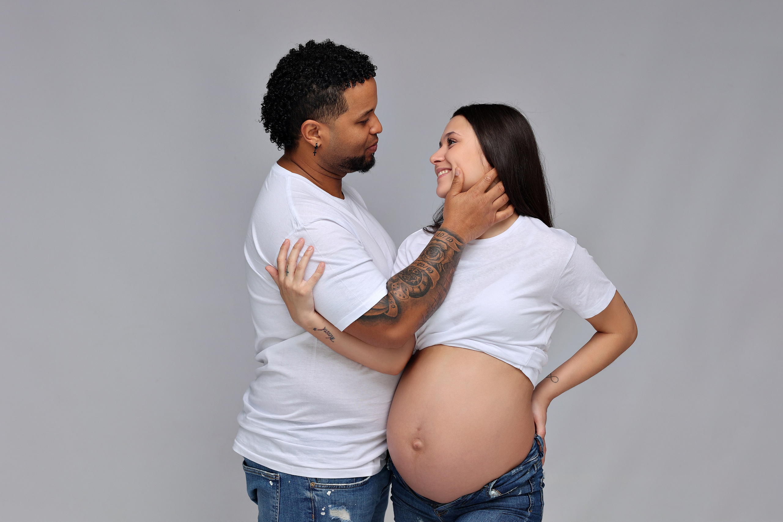 Nueva Sesión Embarazo En Estudio. Fotografía de Eventos, Embarazo y Familiar en Pirineos