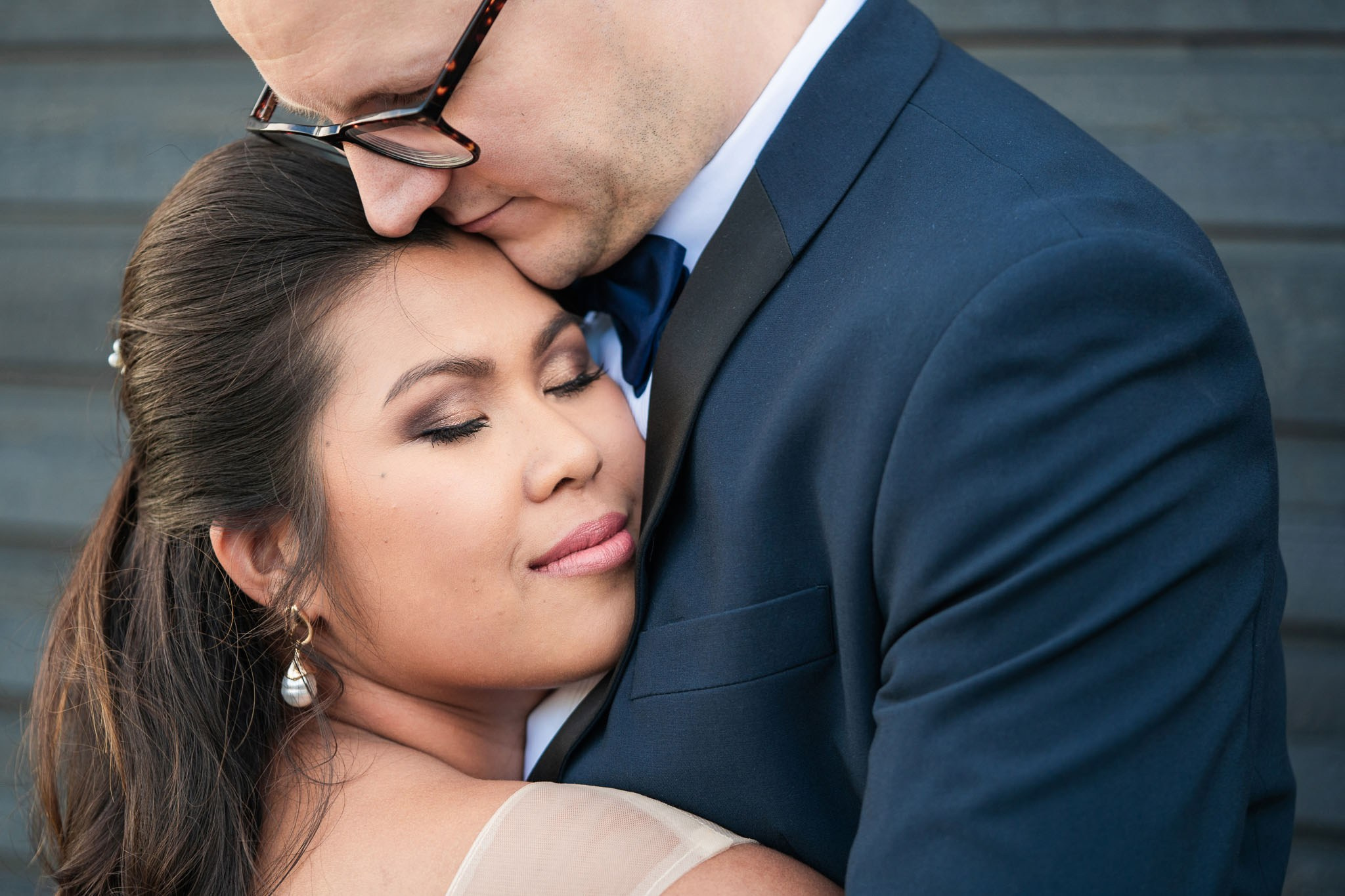 Häävalokuvaaja Helsingissä – Studiohappymoment | Romanttisia hetkiä