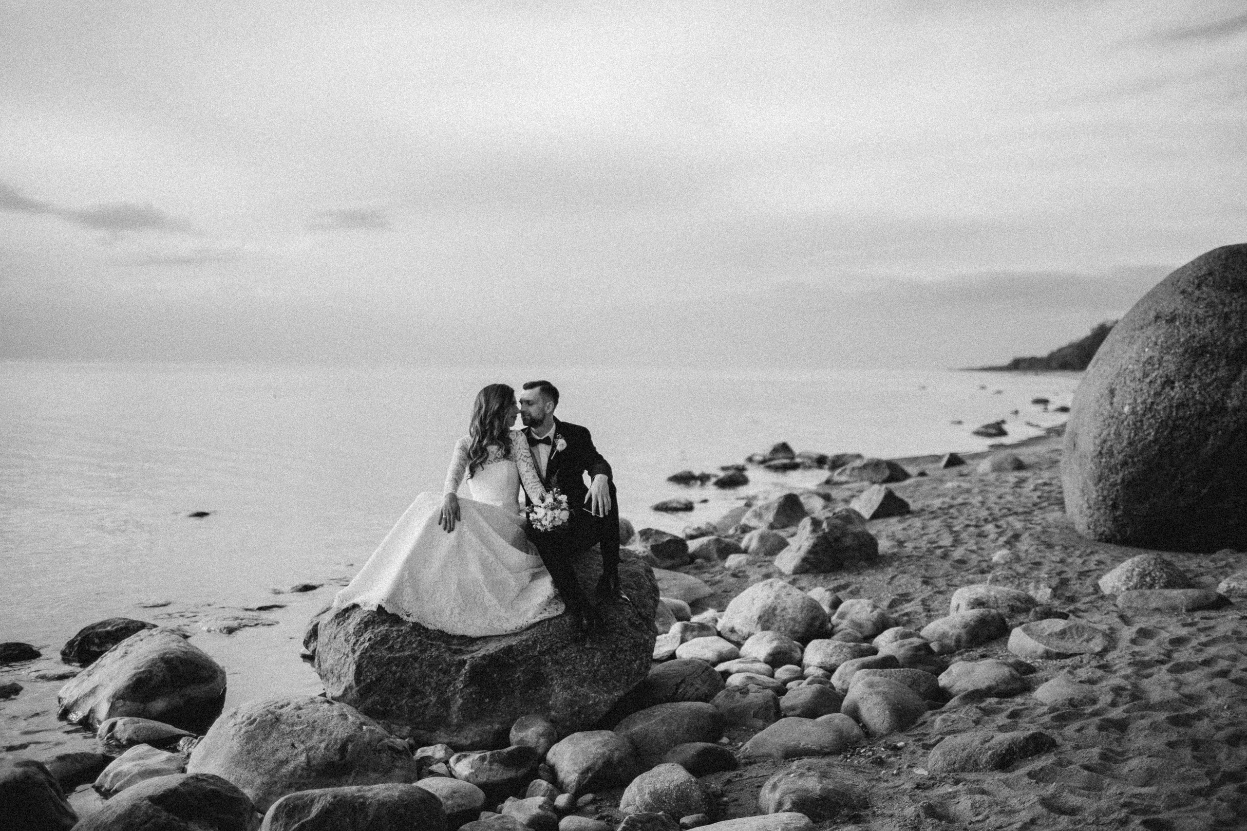 Kāzu fotogrāfs - Kāzu foto kas UZRUNĀ | Edgars Kalniņš. Kāzu × Ģimenes notikumu fotografs Edgars Kalniņš