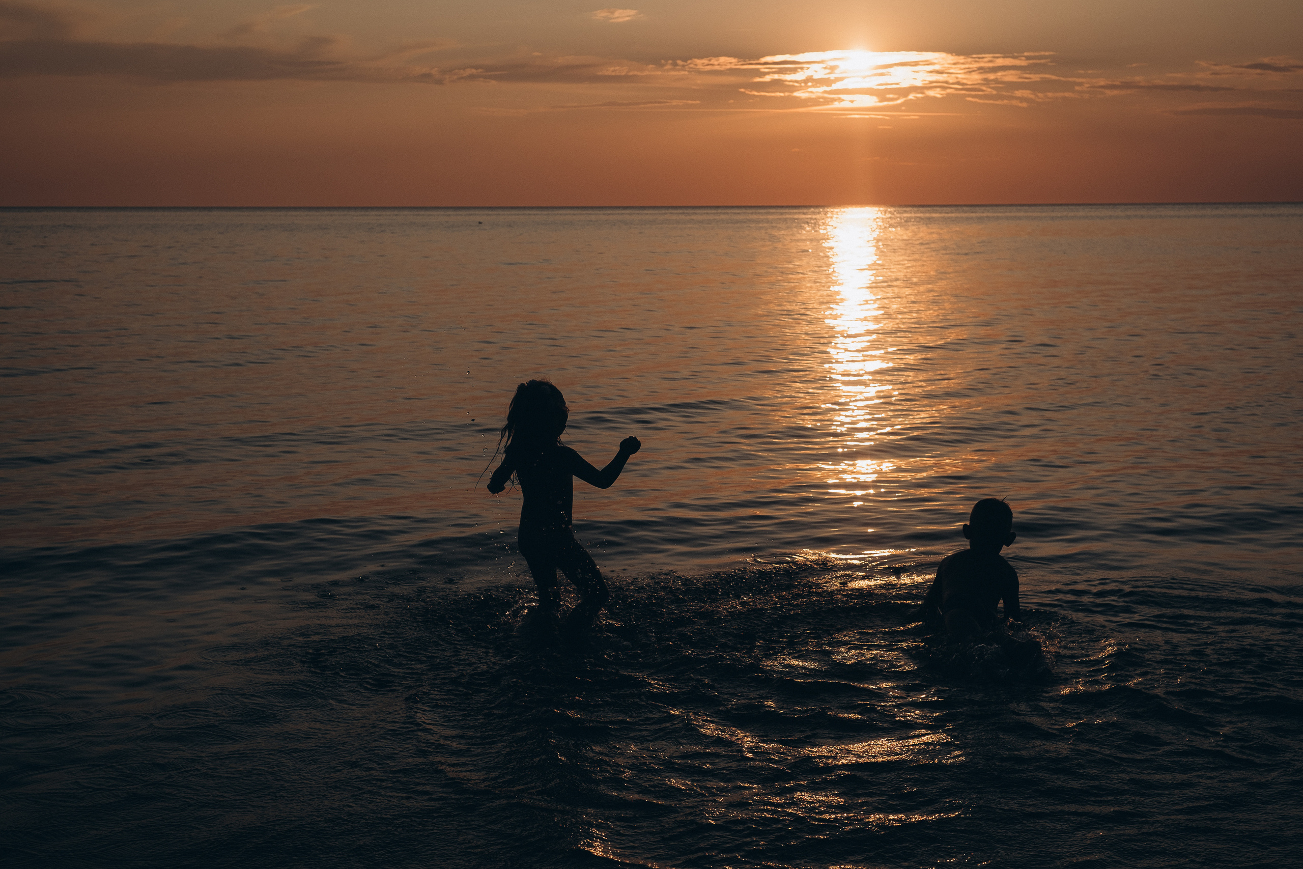 Ģimenes fotosesija Veczemju klintīs. Kāzu × Ģimenes notikumu fotografs Edgars Kalniņš