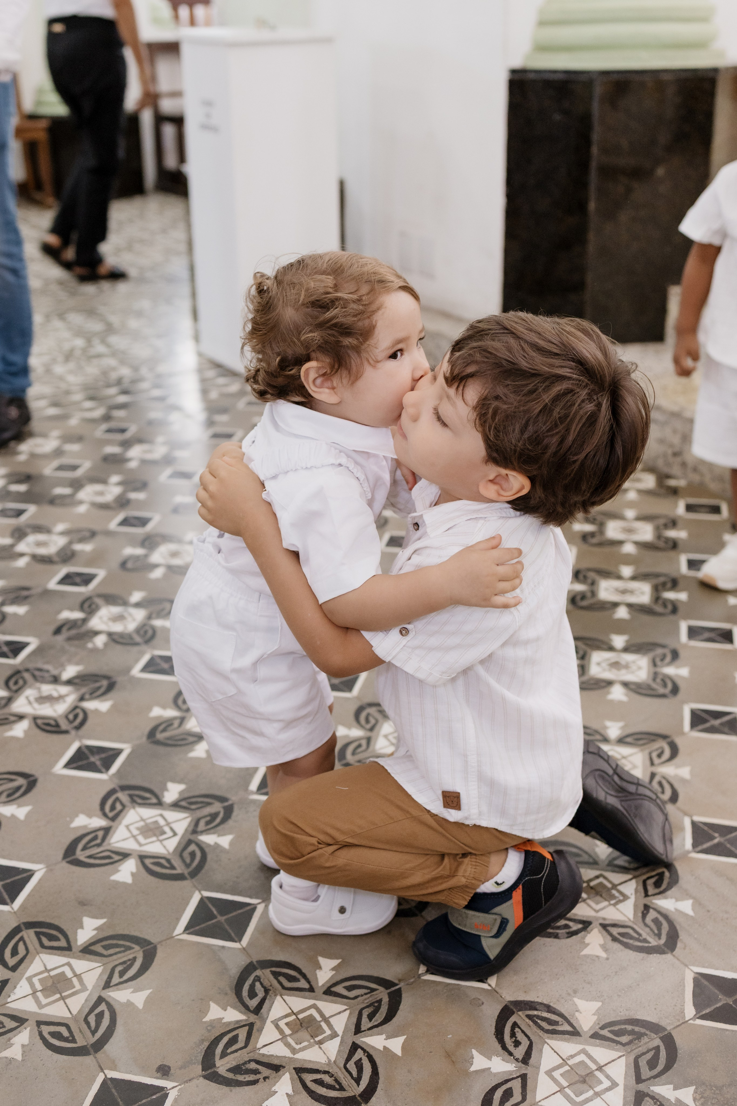 Registro espontâneo da família antes do batizado na Igreja da Torre