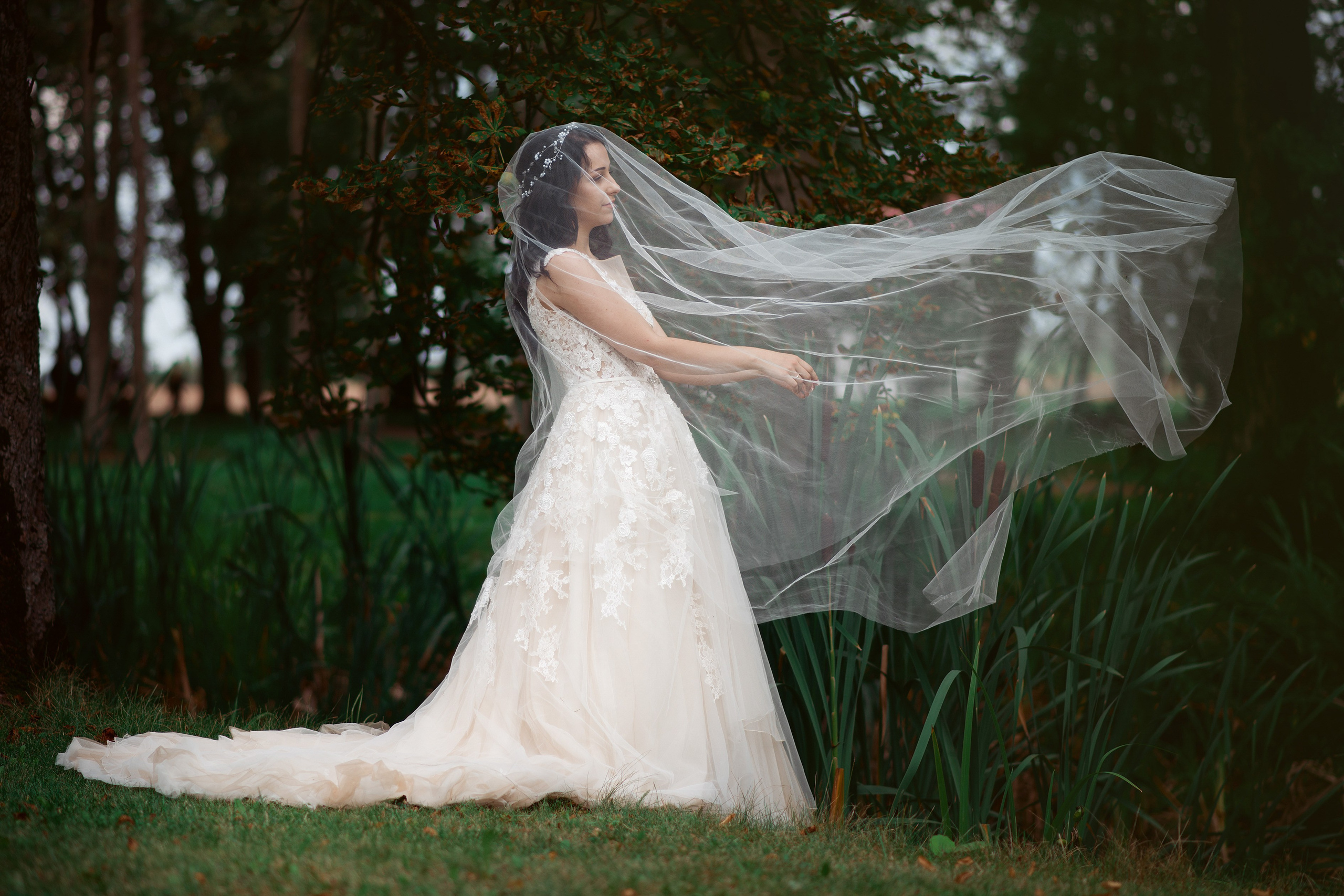 Vestuvių fotosesija, ceremonija, Vestuvių pasiruošimo fotografavimas. Vestuvių fotografas Vilnius Trakai kaina vestuvių fotografavimas fotografė personal.lt photogrpahy kainos jaunoji jaunikis nuotaka santuoka vestuvės, profesionali natūrali meninė reportažinė klasikinė fotosesija, vestuvių fotosesija gamtoje dvare