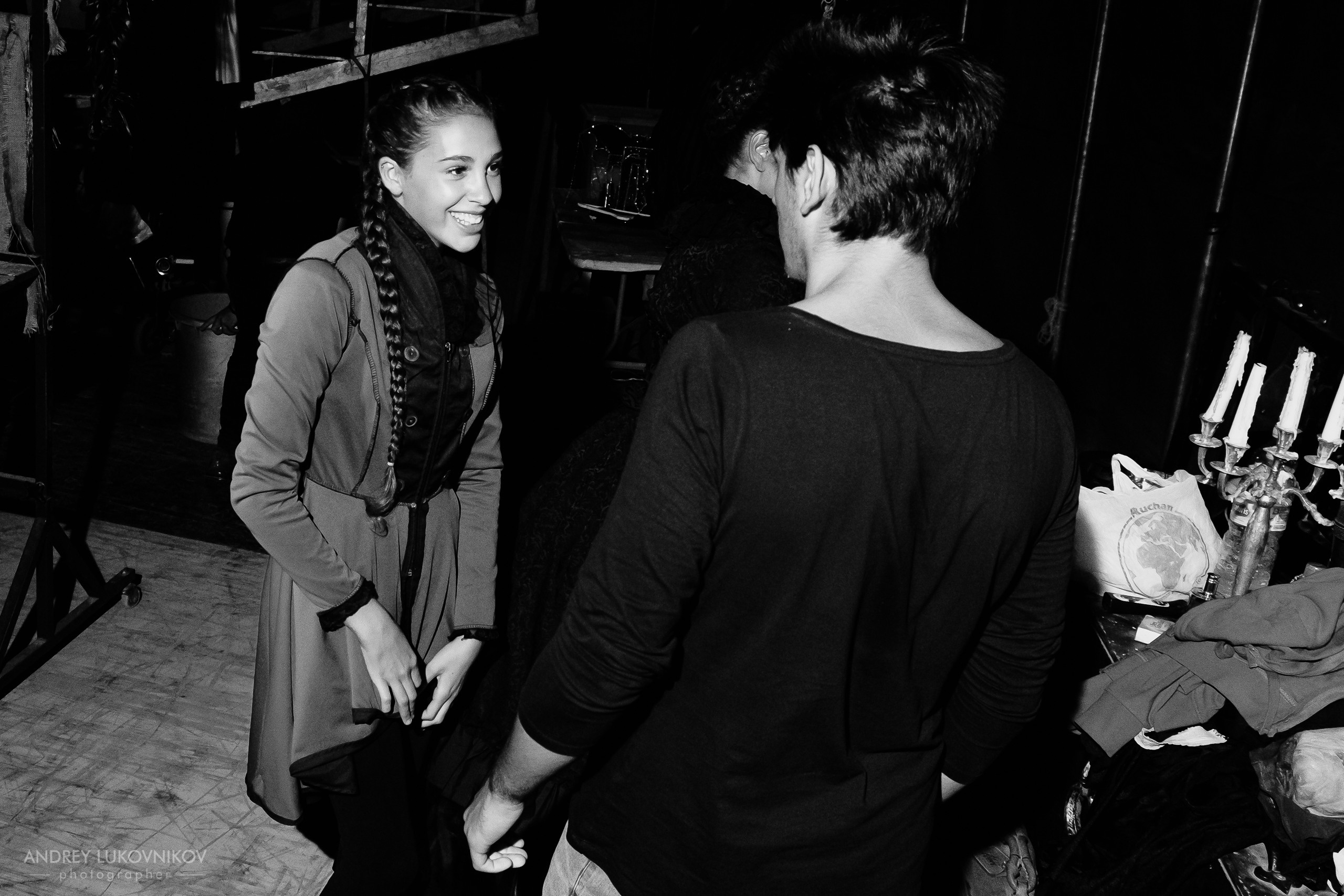 Sesión de fotos entre bastidores en El Circo Encantado: la vida de los artistas tras bambalinas