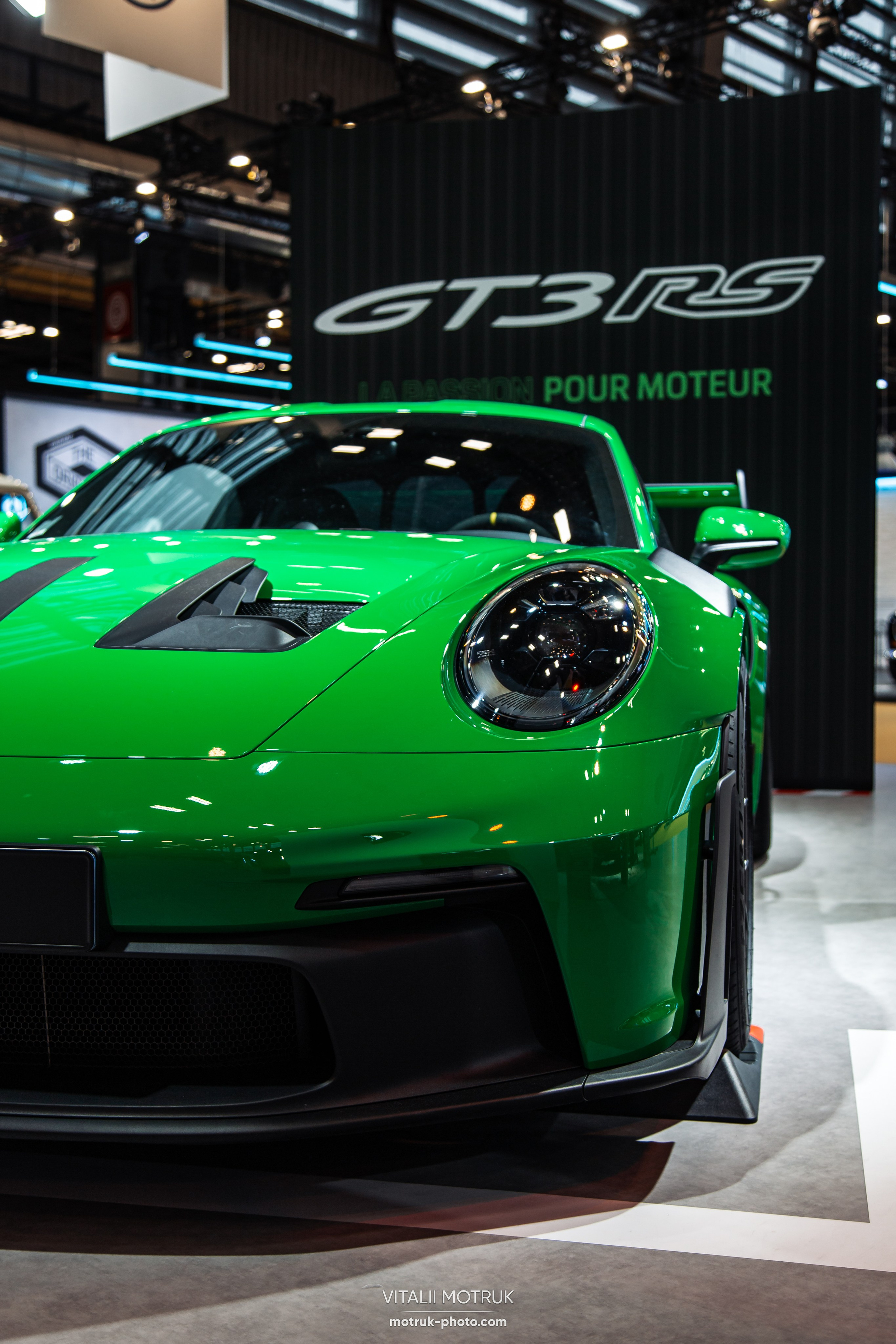 Retromobile 2023. Photographe de voitures à Paris — Vitalii Motruk