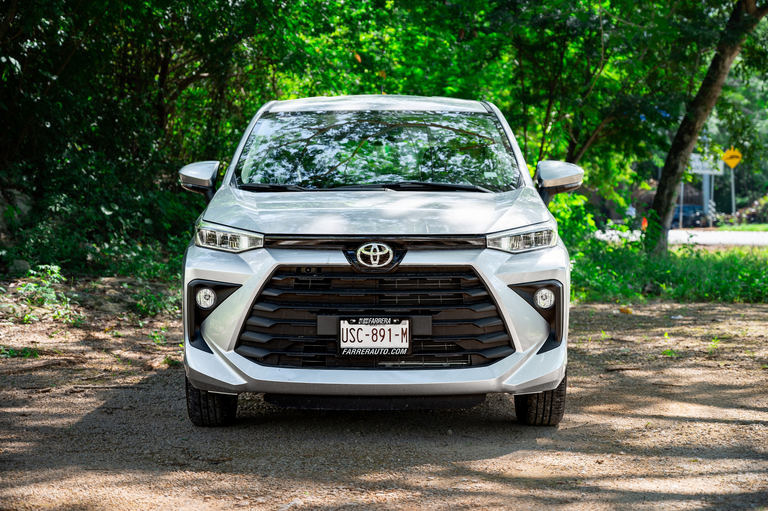 Automotive Photography of Toyota Avanza in Playa del Carmen. PHOTOGRAPHER QUINTANA ROO