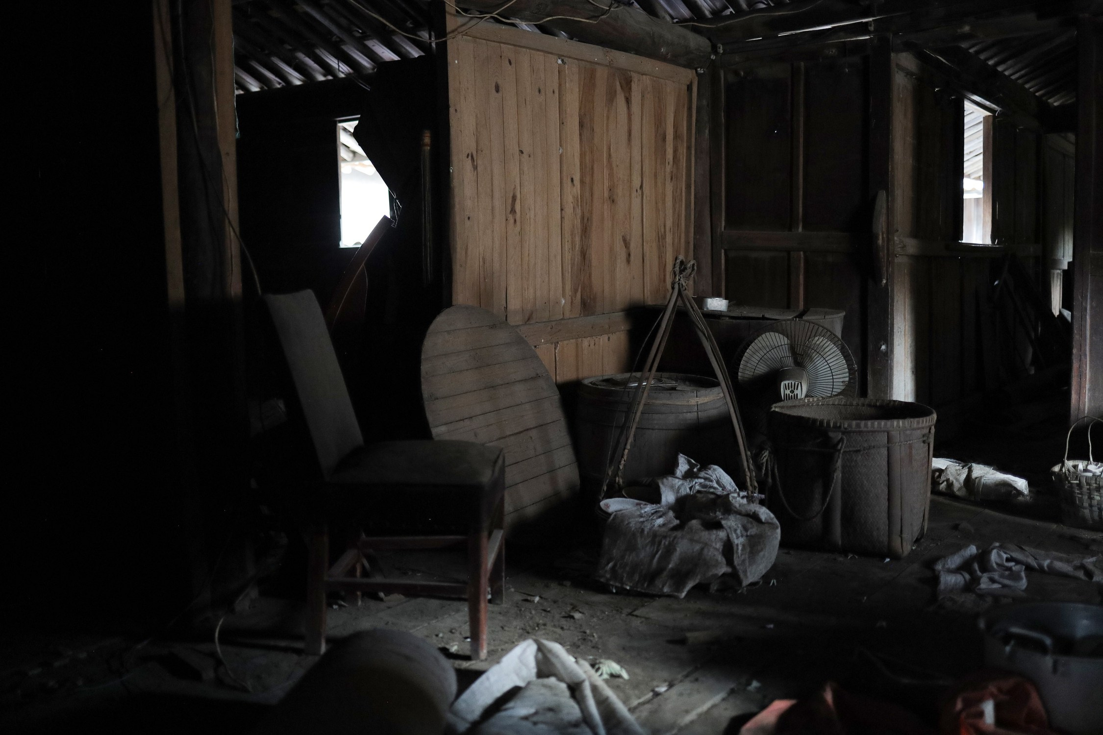 Households scattered all over the place in the oldest house in Gao Ban Ling Jiao, in Zhuji China, which has more than 100 years of history. Those residents in this house have either passed away or left for the city. This family had a history of catering for village banquets, so they had accumulated a large collection of spoons and bowls.