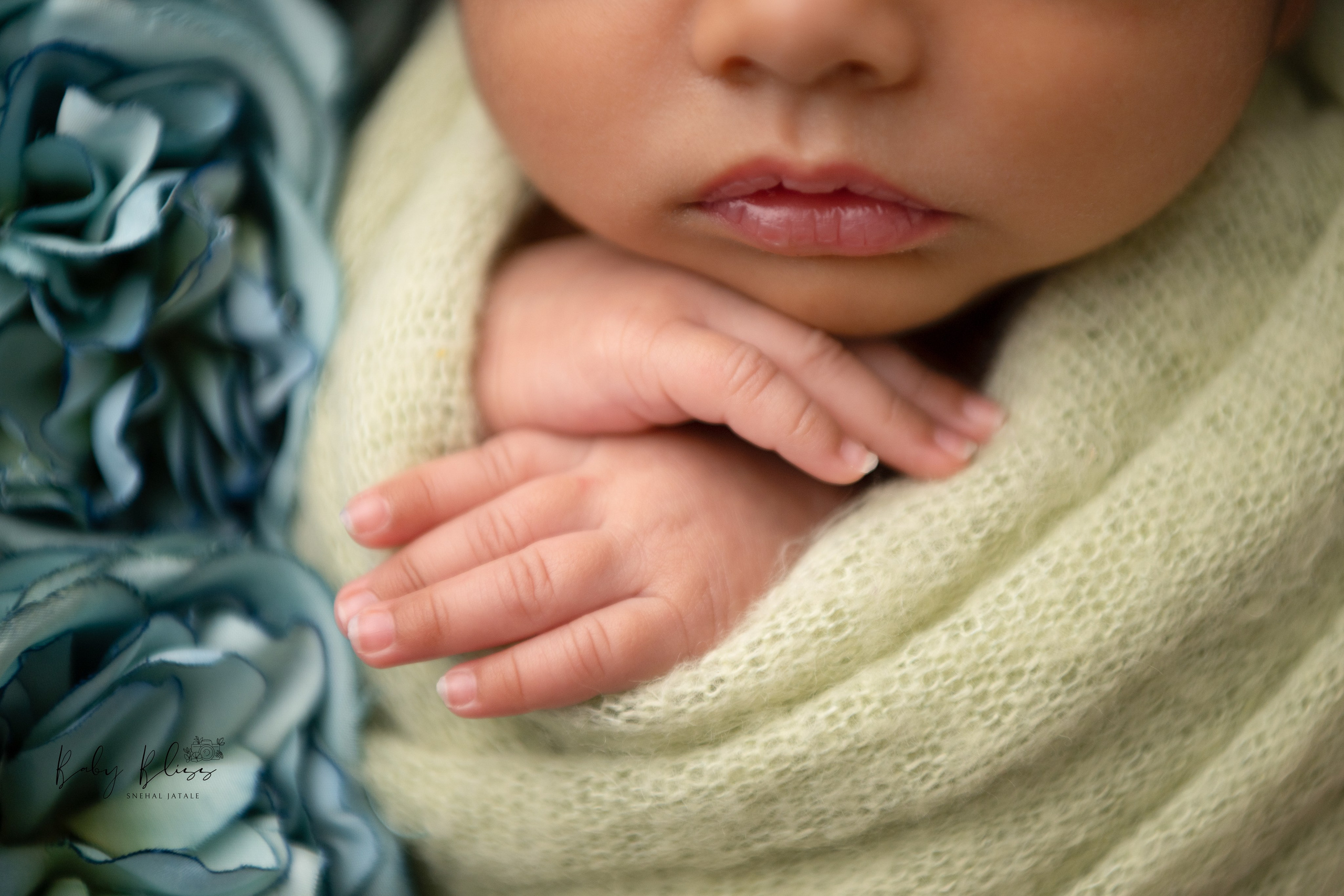 Best newborn photographer in Doha, Qatar. Best infant photoshoot in Doha, Qatar. Newborn photo session in Doha Qatar, baby, sitter, cake smash, pre-birthday, maternity, family photographer in Doha, Qatar