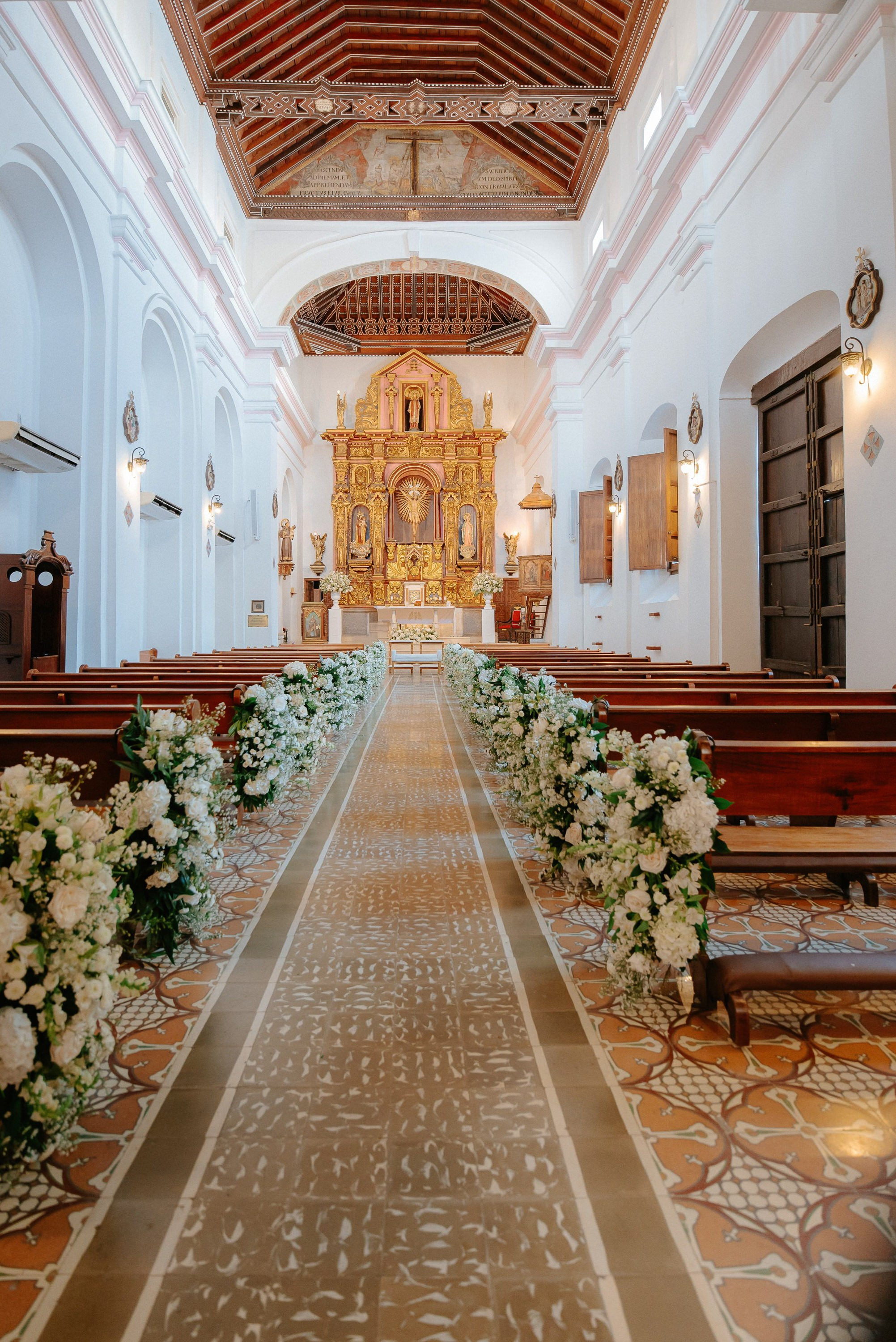 Cindy + Garrett | Destination Wedding Photos in Cartagena 2025 – César Vanegas Photography. César Vanegas Photography | Wedding & Travel Photographer | Cartagena, Colombia