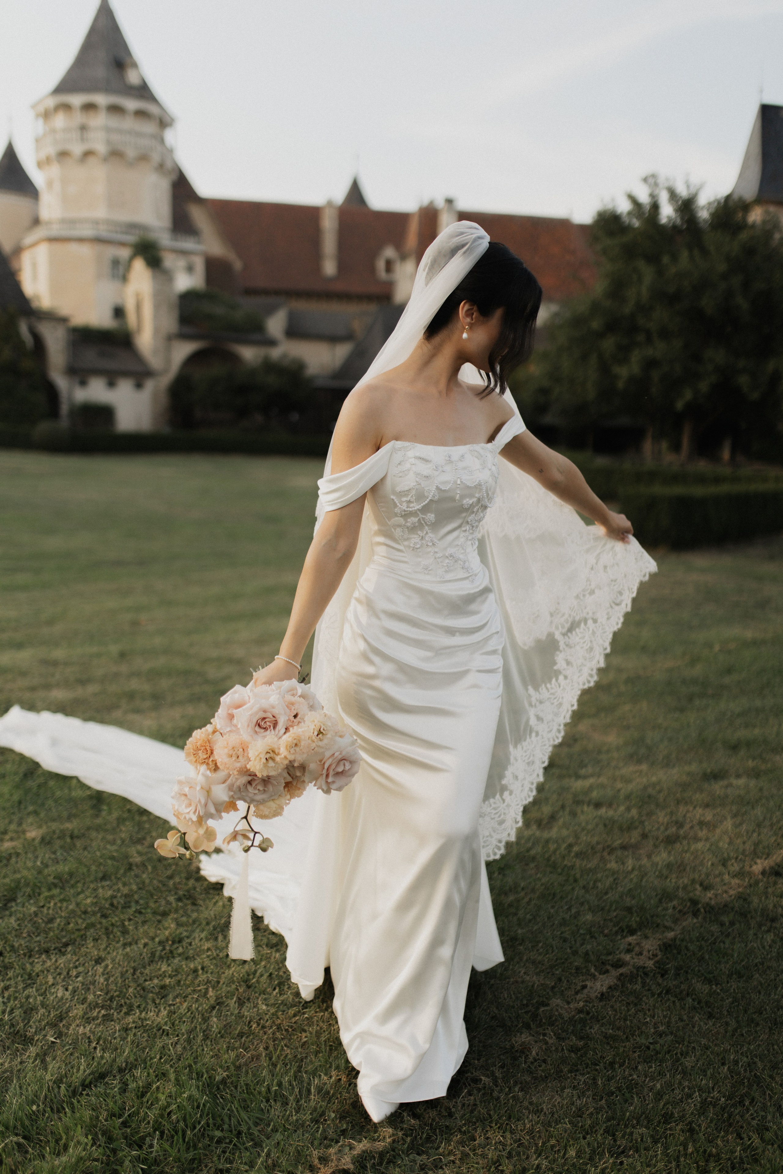 Elegant Castle Wedding in Austria | Alwin & Ruth’s Fairytale Celebration. Wedding photographer and videographer based in Timisoara, Romania