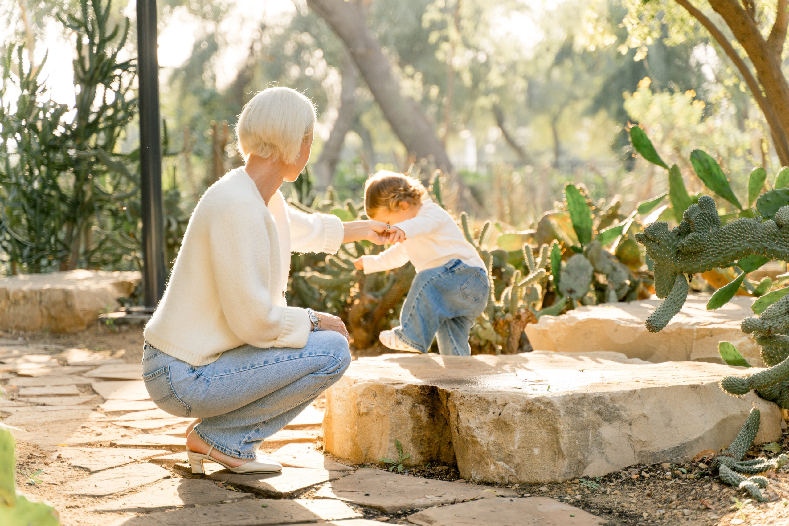 Natural family photography with children in Abu Dhabi