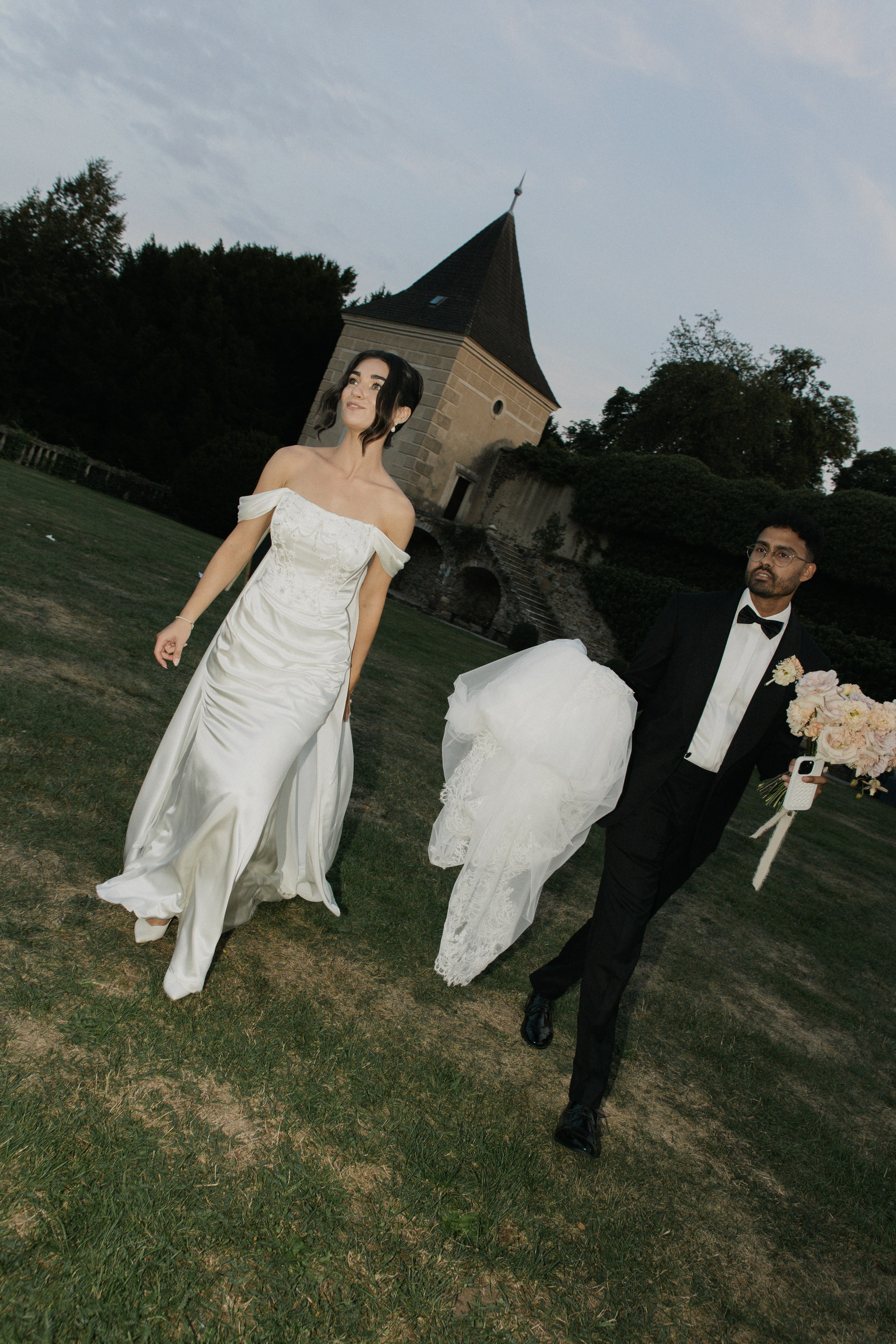 Elegant Castle Wedding in Austria | Alwin & Ruth’s Fairytale Celebration. Wedding photographer and videographer based in Timisoara, Romania