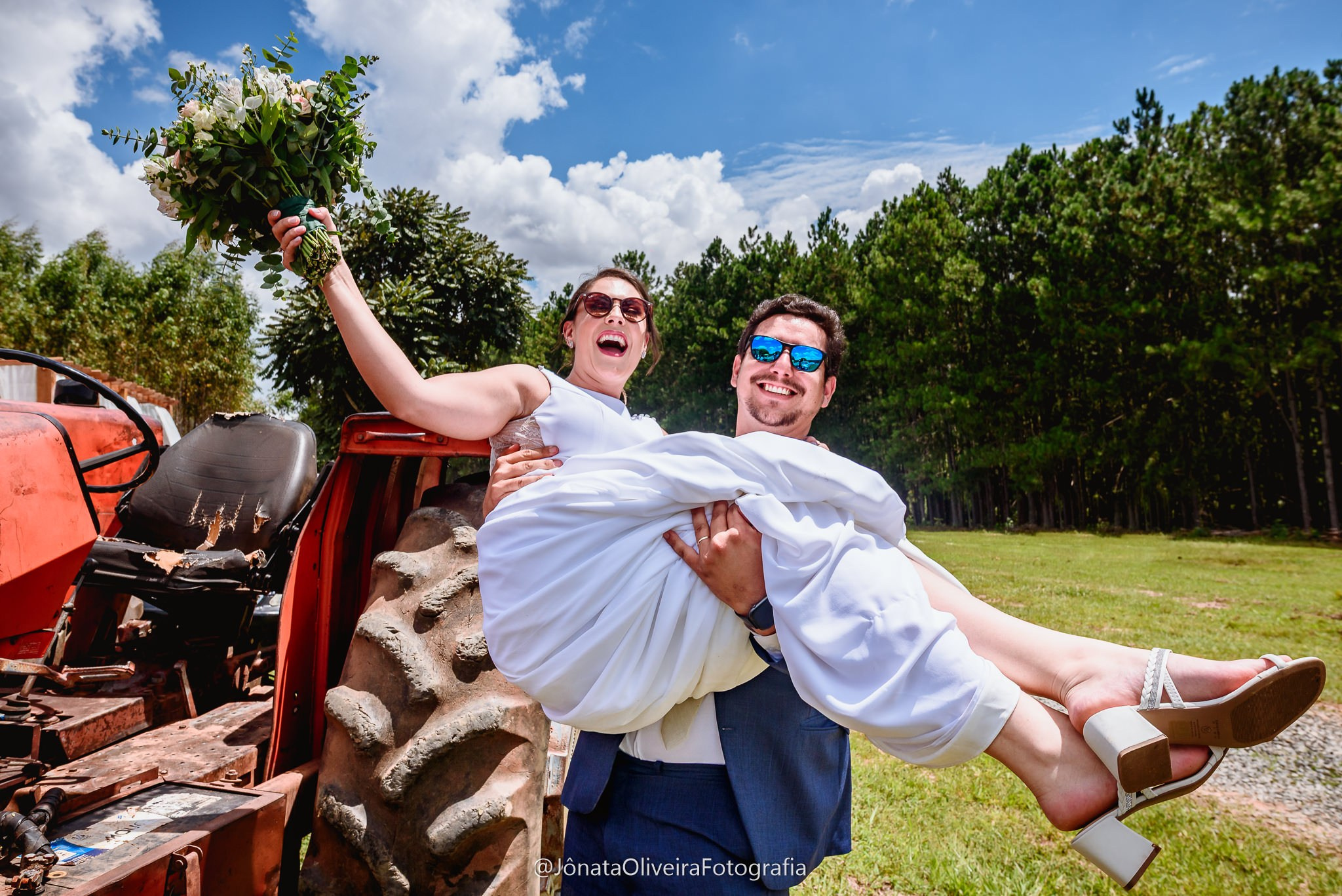 noivos em festa de casamento