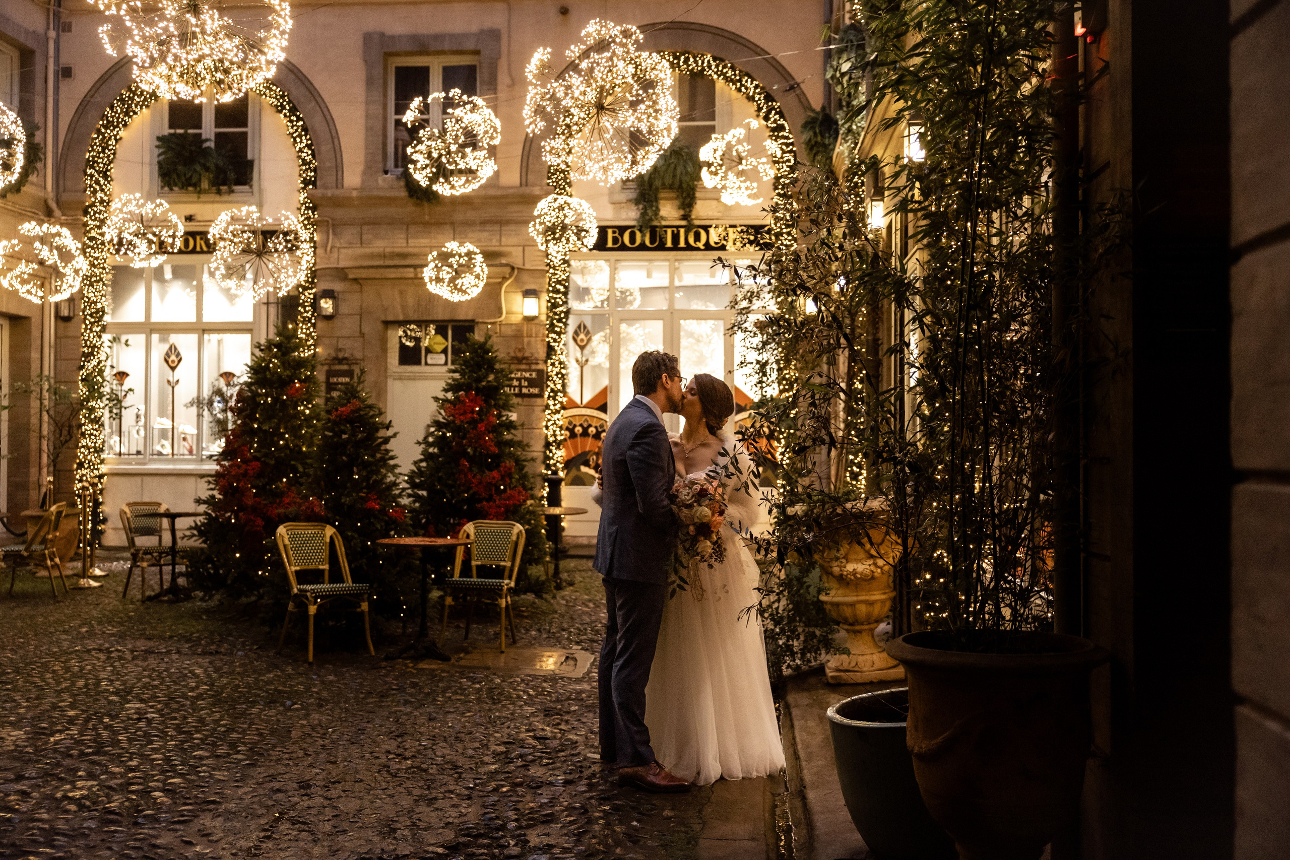 Mariage de Noël inoubliable à Toulouse, Capitole. Gillian & Scott. Eugénie Smirnova — photographe à Toulouse et dans le sud-ouest de la France