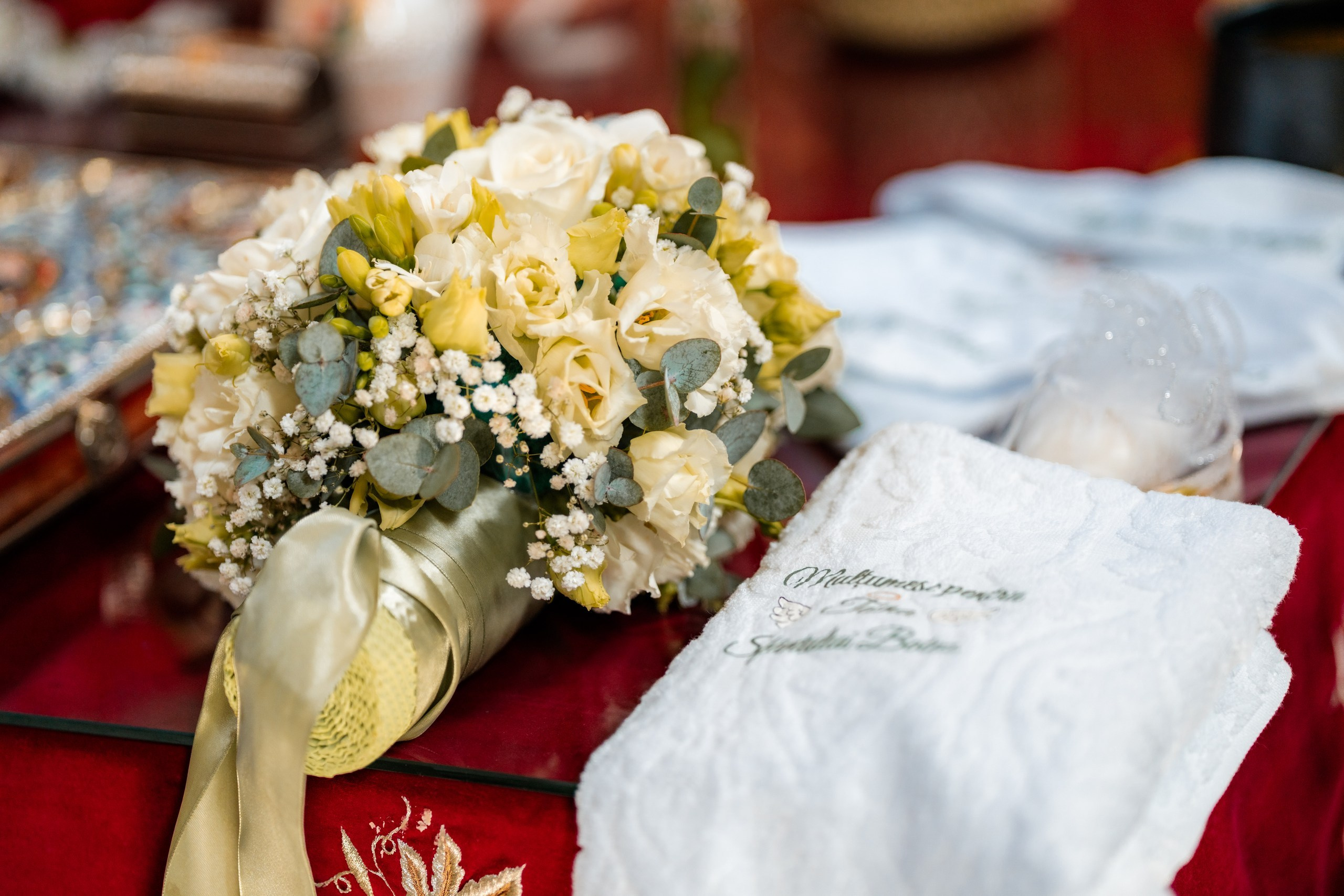 - Preotul ținându-l pe micuțul Mathias Gabriel la botez, în biserica Înălțarea Domnului, Copălău  - Detalii de la botezul lui Mathias – lumânare, trusou și icoană  - Familia lui Mathias Gabriel alături de micuț, în ziua botezului  - Portret emoționant cu mama și bebelușul în brațe, în biserică,fotograf profesionist evenimente Botoșani, Iași, Suceava, Fălticeni, Bacău, Pașcani, Roman - AlinoFotoStudio by Alin Chirilă - servicii foto nuntă, botez, cununie, ședințe foto creative, albume personalizate, fotografii emoționante și calitative pentru cele mai importante momente din viață,fotograf nuntă Botoșani Alin Chirilă,  ședință foto botez Iași - AlinoFotoStudio,  servicii fotograf profesionist evenimente Suceava,  fotograf cununie civilă Fălticeni - Alin Chirilă,  album foto nuntă personalizat Bacău.“Bebeluș botezat în biserică, ținut în brațe de nași”	•	“Detaliu cu lumânarea de botez decorată cu flori albe”	•	“Părinți emoționați alături de copilul lor la ceremonia de botez”	•	“Masa festivă de botez cu decor tematic și tort personalizat”	•	“Momentul în care preotul toarnă apă sfințită pe fruntea bebelușului”	“Bebeluș în rochie albă de botez, zâmbind în brațele mamei”	•	“Detaliu cu cruciulița de botez așezată pe o pernă de satin”	•	“Părinți și nași aprinzând lumânările în timpul ceremoniei de botez”	•	“Tort de botez decorat cu figurine tematice și numele copilului”	•	“Copil botezat dormind liniștit în pătuțul decorat festiv”	•	“Momentul în care preotul binecuvântează copilul în fața altarului”	•	“Invitați adunându-se în jurul mesei festive la petrecerea de botez”	•	“Bebeluș ținând în mână o jucărie personalizată primită la botez”	•	“Familie fericită pozând împreună după ceremonia de botez”	•	“Decor tematic cu baloane și flori la locația petrecerii de botez” fotograf Botoșani fotograf evenimente fotograf botez Alin Chirila fotograf alinofotostudio.fotograf botez Amelis Maria, fotografie botez Botoșani, fotograf Alin Chirilă, amintiri botez, fotografii botez, botez Amelis Maria, fotograf copii, fotografie botez în Botoșani,